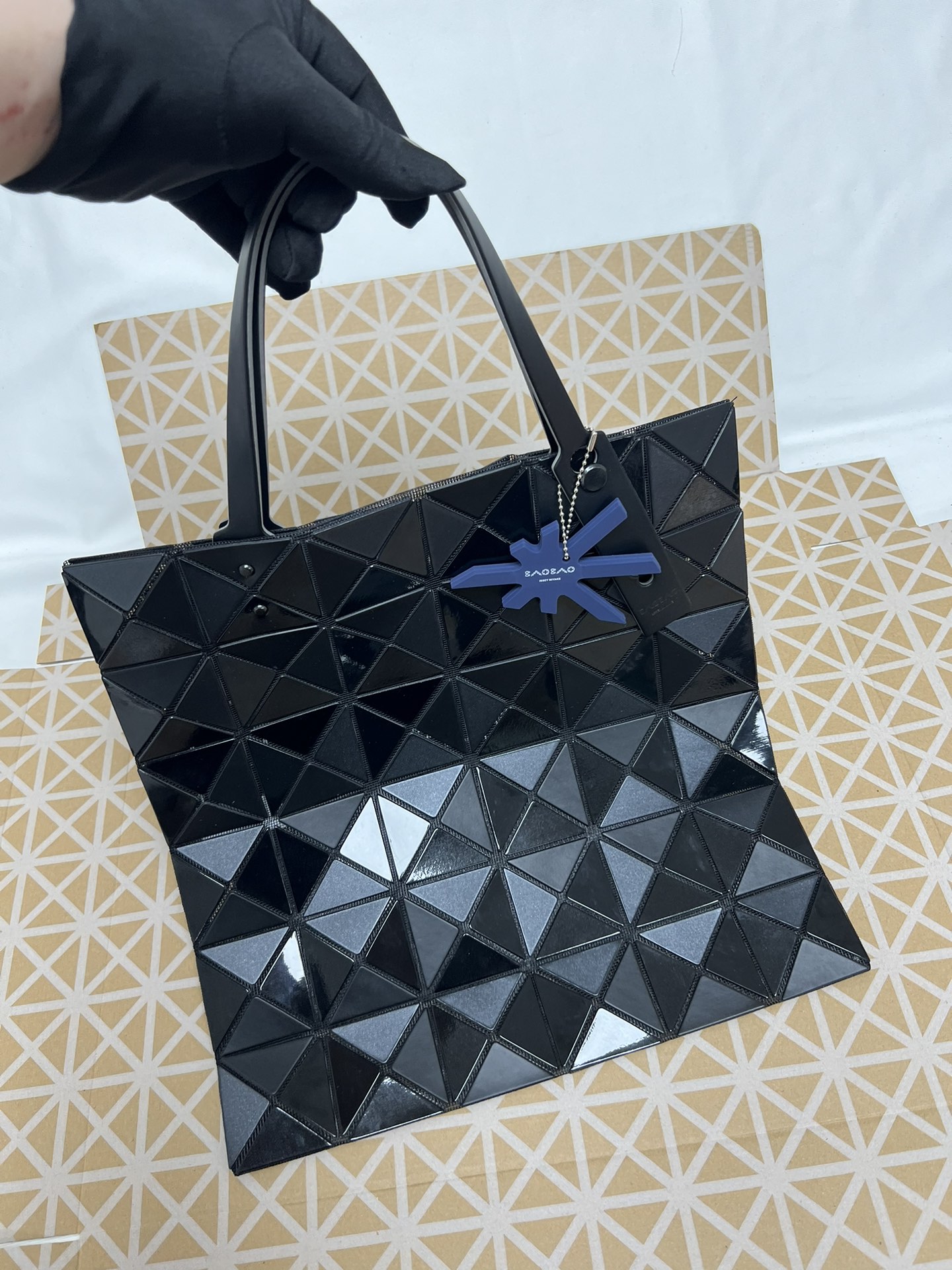 Issey Miyake ～三宅一生 5月新款6格拼色 黑色