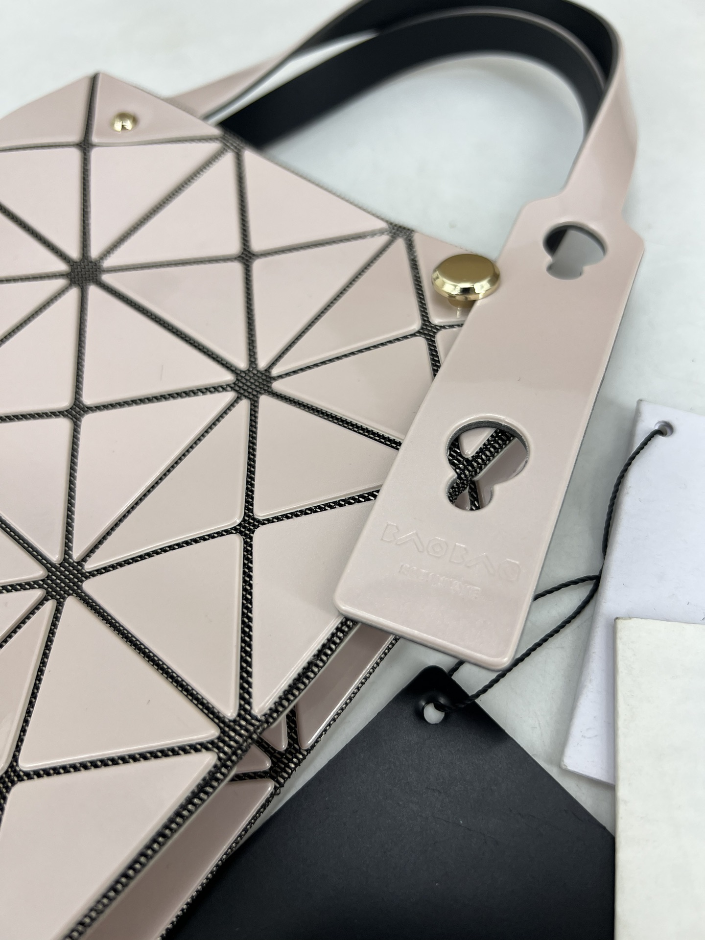 Issey Miyake ～三宅一生 9月新款钻石方盒包大小号 新系列CARAT让人想起宝石的雕刻切割