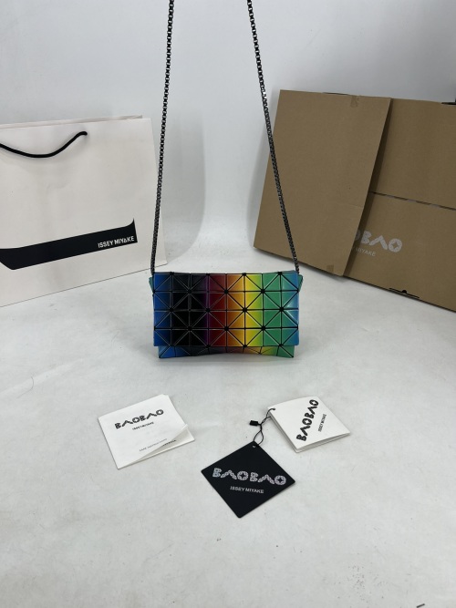 Issey Miyake Rainbow Capsule Schoudertas - Groen, Geel, Blauw - 14.8x22.5x3cm 1 Issey Miyake Rainbow Capsule Schoudertas - Groen, Geel, Blauw - 14.8x22.5x3cm