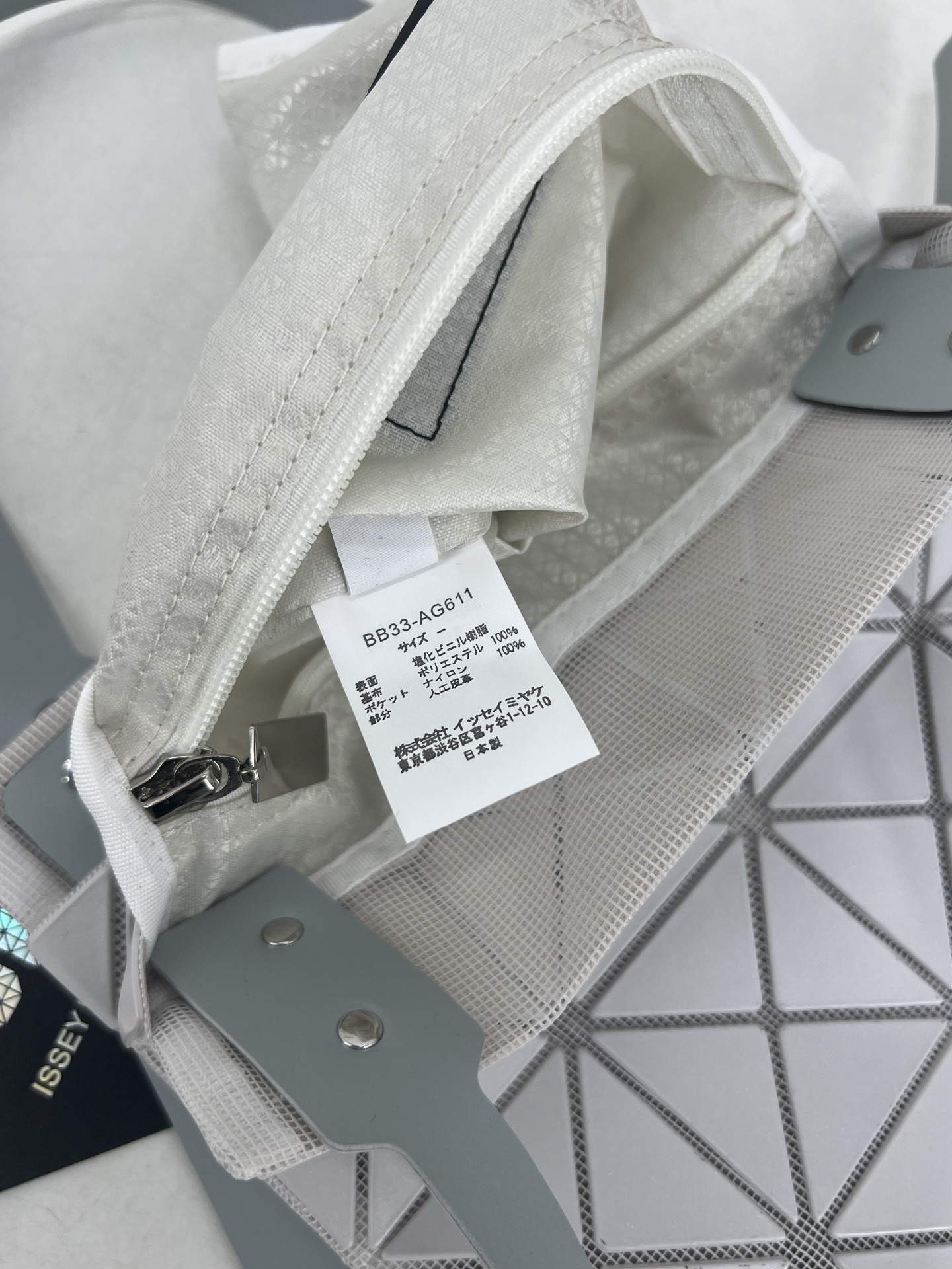 Issey Miyake ～三宅一生 3月新款彩色五金钻石方盒包大小号 新系列CARAT让人想起宝石的雕刻切割