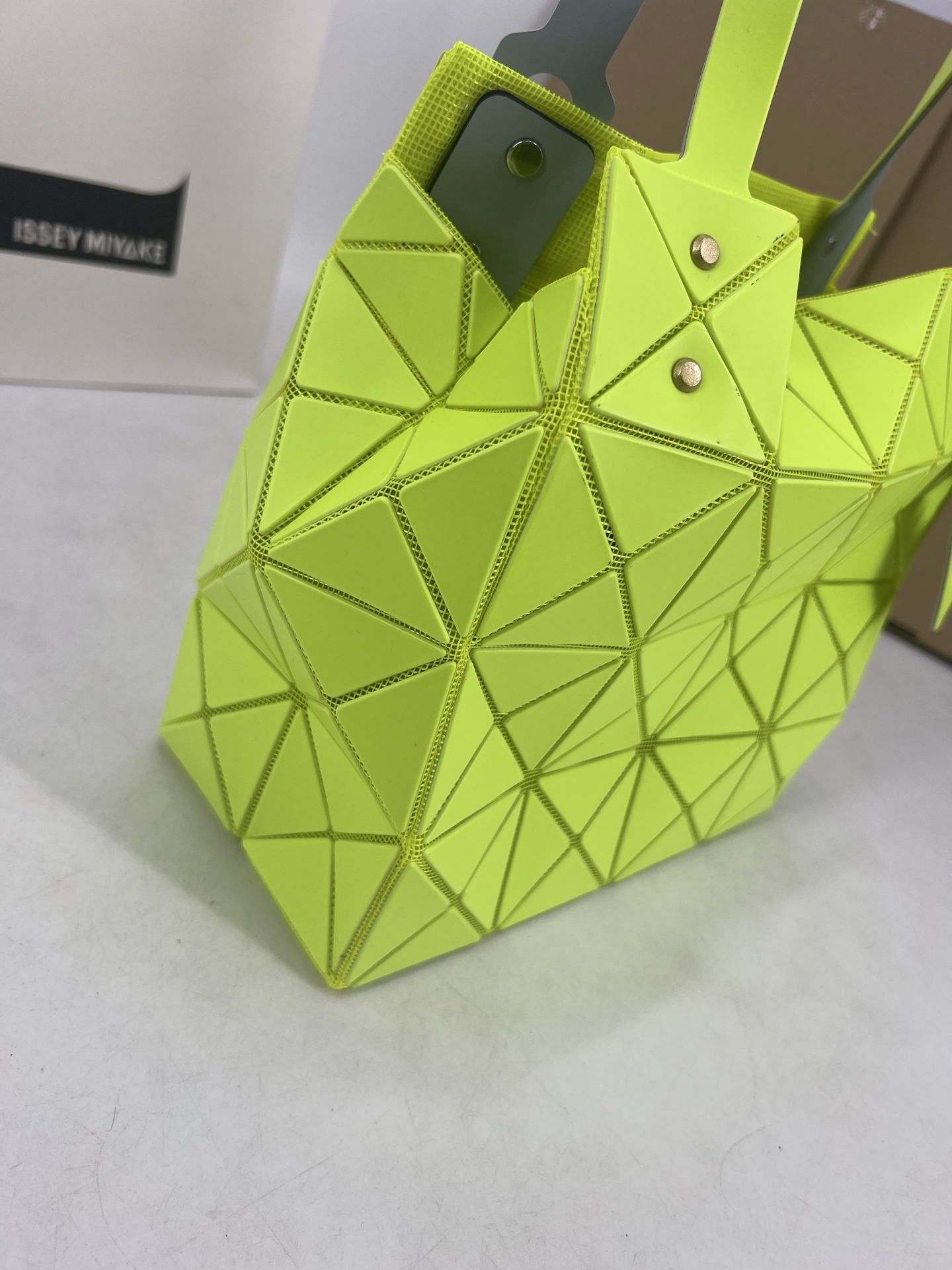 Issey Miyake ～三宅一生 3月新款彩色五金钻石方盒包大小号 新系列CARAT让人想起宝石的雕刻切割