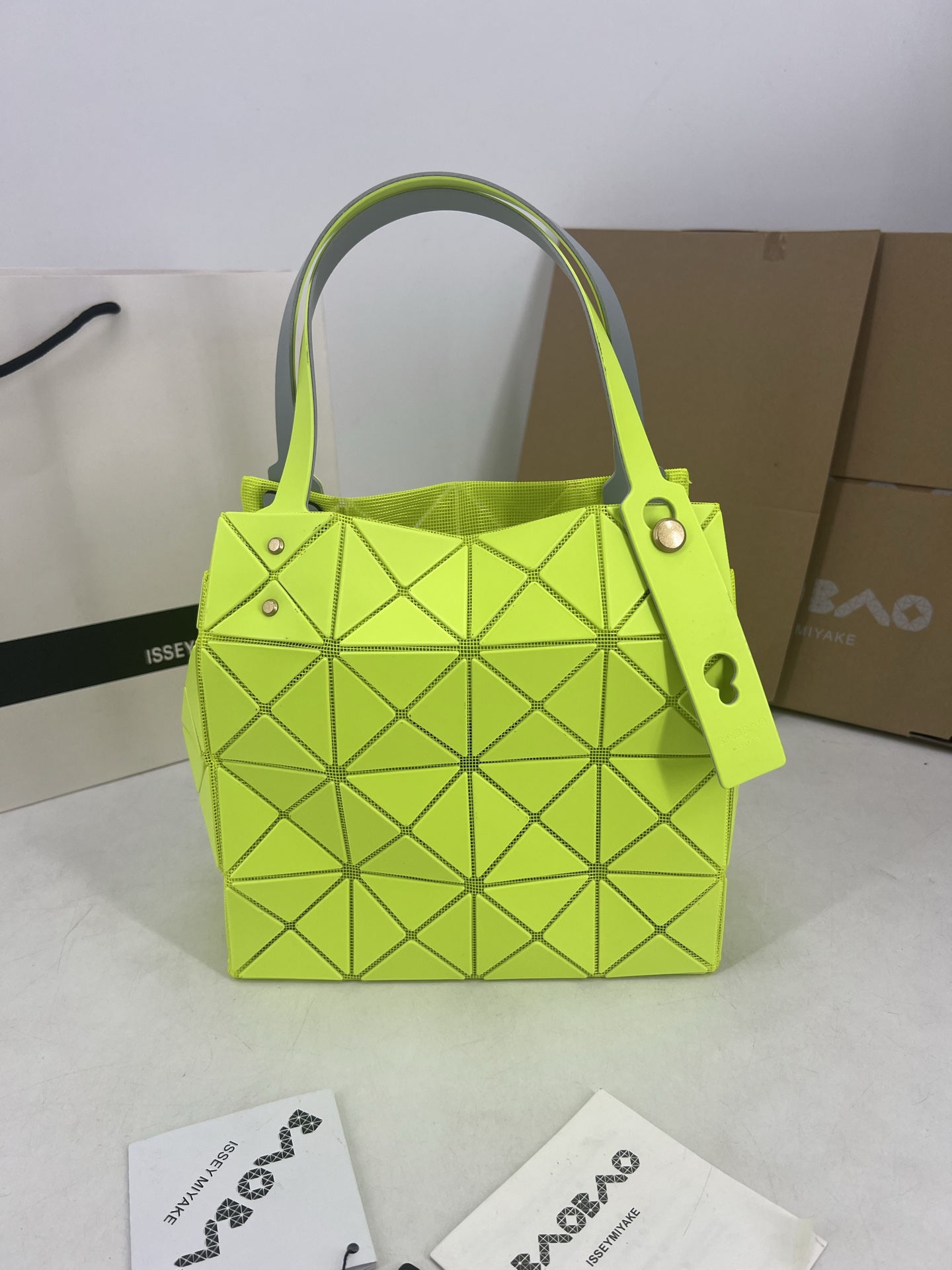 Issey Miyake ～三宅一生 3月新款彩色五金钻石方盒包大小号 新系列CARAT让人想起宝石的雕刻切割