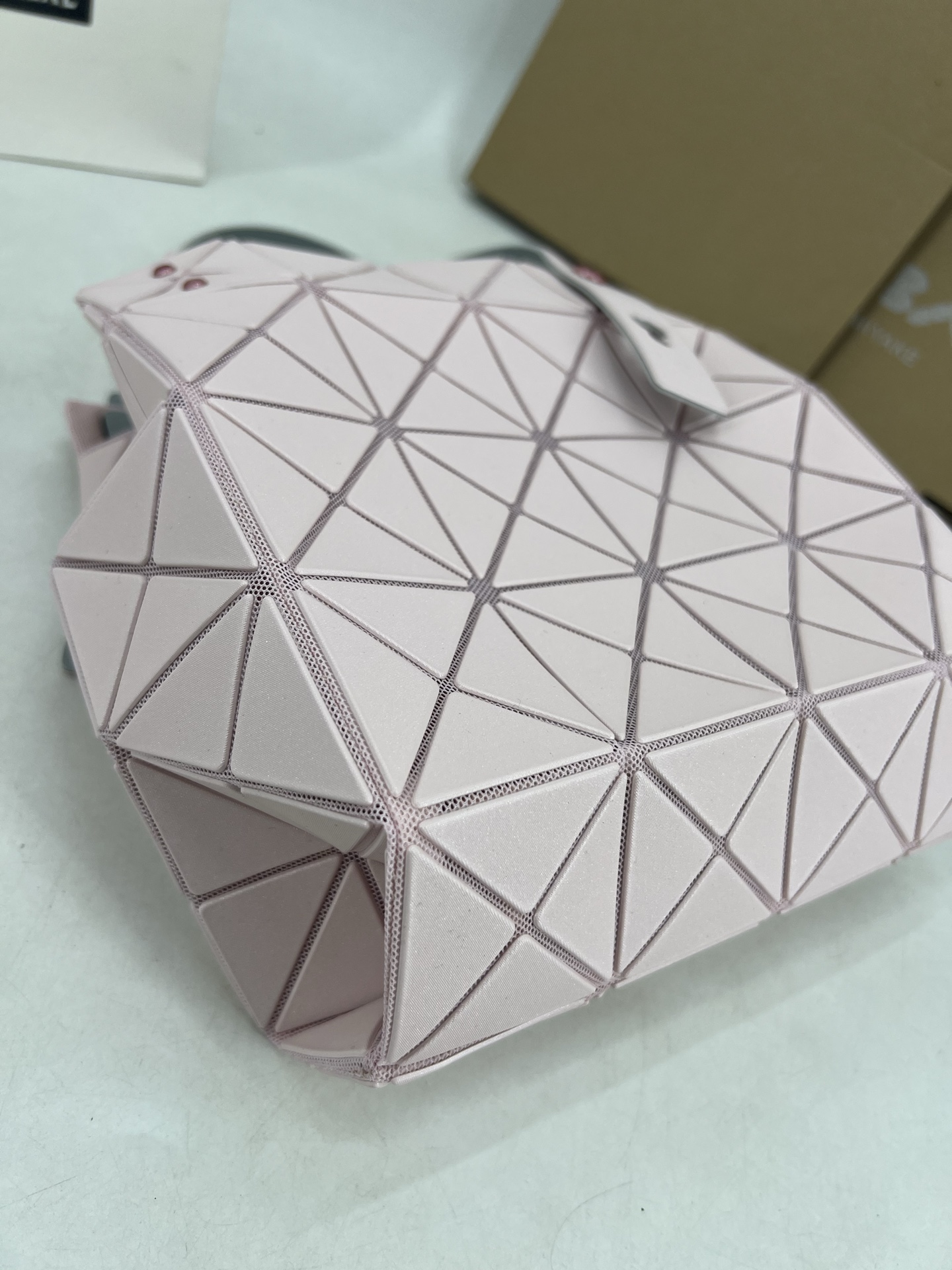 Issey Miyake ～三宅一生 3月新款彩色五金钻石方盒包大小号 新系列CARAT让人想起宝石的雕刻切割