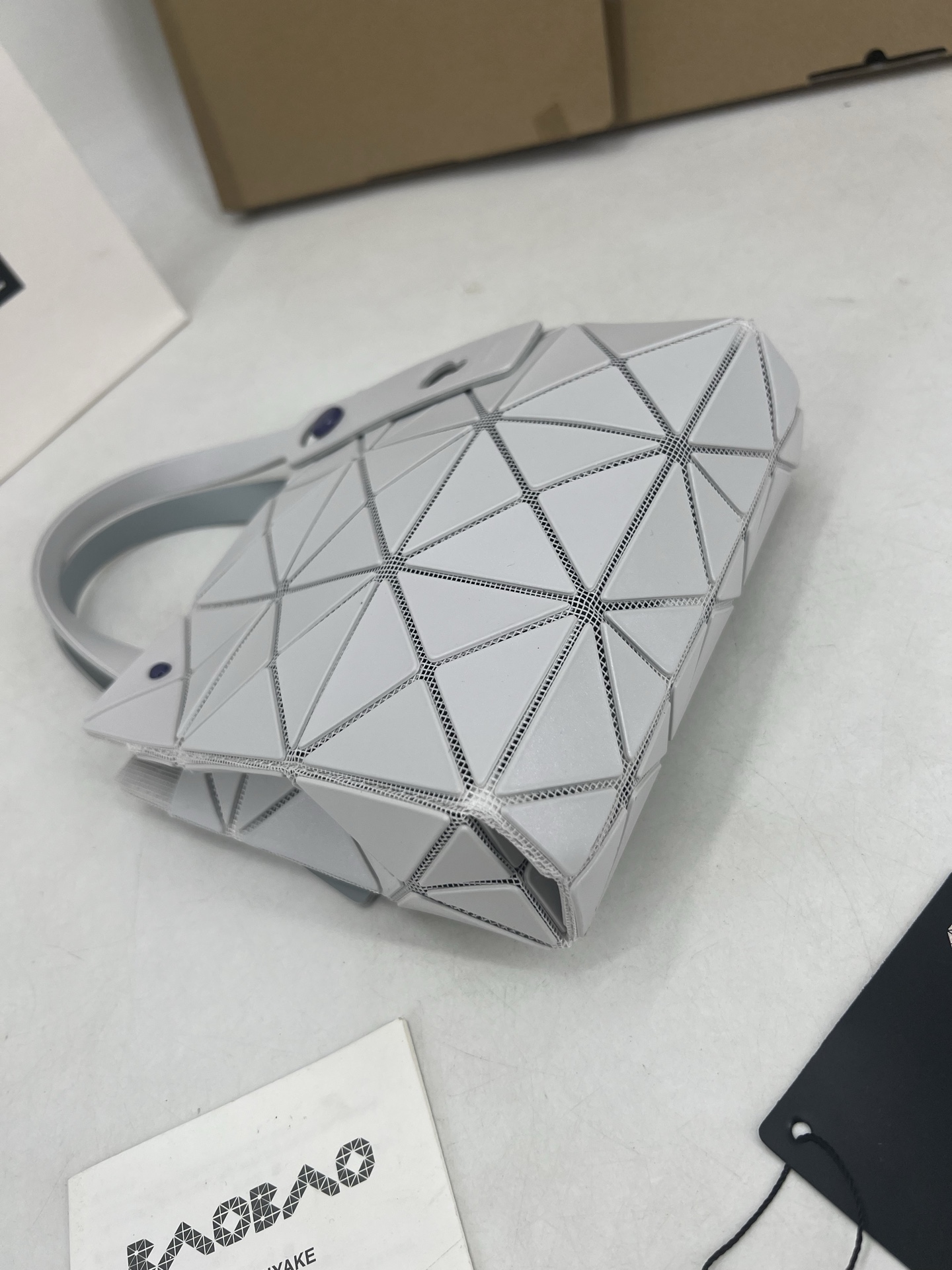 Issey Miyake ～三宅一生 3月新款彩色五金钻石方盒包大小号 新系列CARAT让人想起宝石的雕刻切割