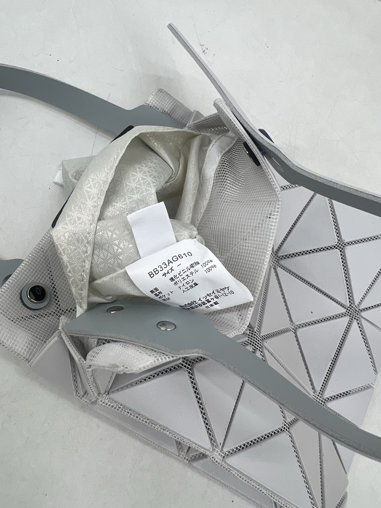 Issey Miyake ～三宅一生 3月新款彩色五金钻石方盒包大小号 新系列CARAT让人想起宝石的雕刻切割
