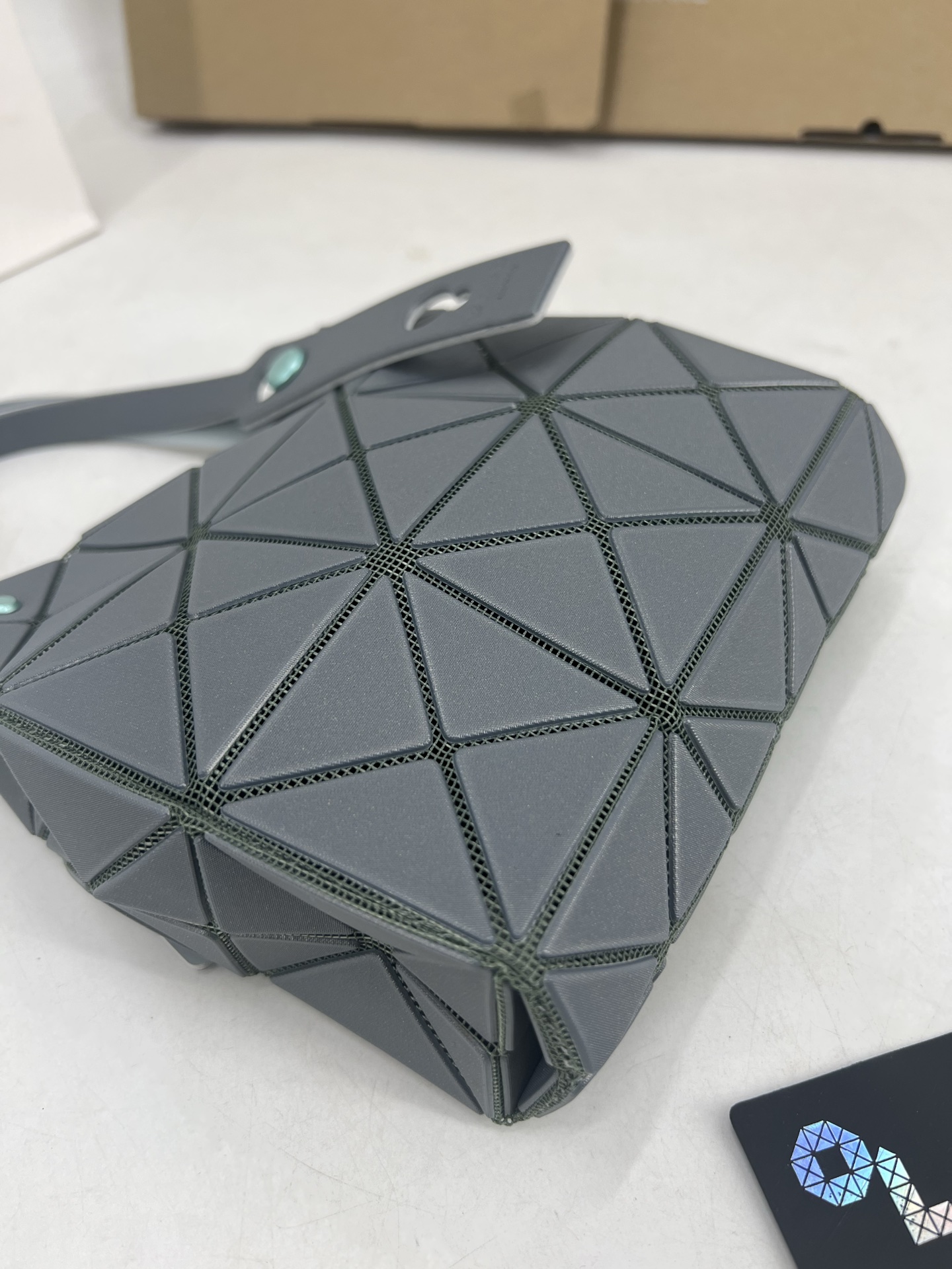 Issey Miyake ～三宅一生 3月新款彩色五金钻石方盒包大小号 新系列CARAT让人想起宝石的雕刻切割