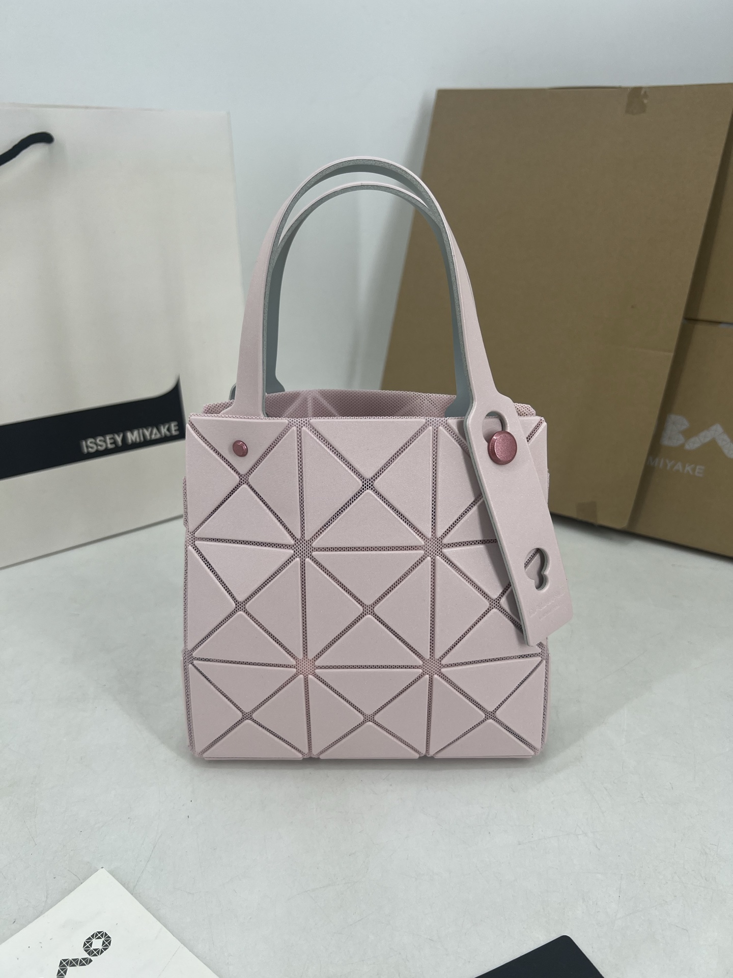 Issey Miyake ～三宅一生 3月新款彩色五金钻石方盒包大小号 新系列CARAT让人想起宝石的雕刻切割