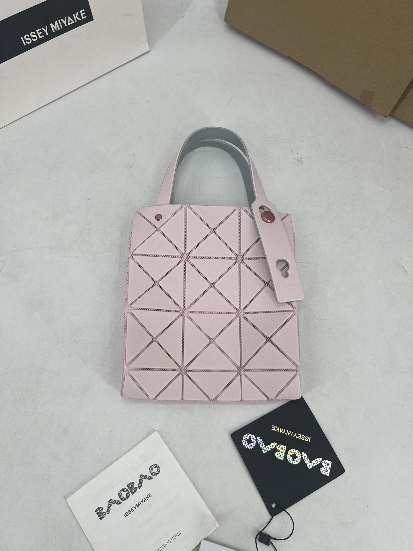 Issey Miyake ～三宅一生 3月新款彩色五金钻石方盒包大小号 新系列CARAT让人想起宝石的雕刻切割