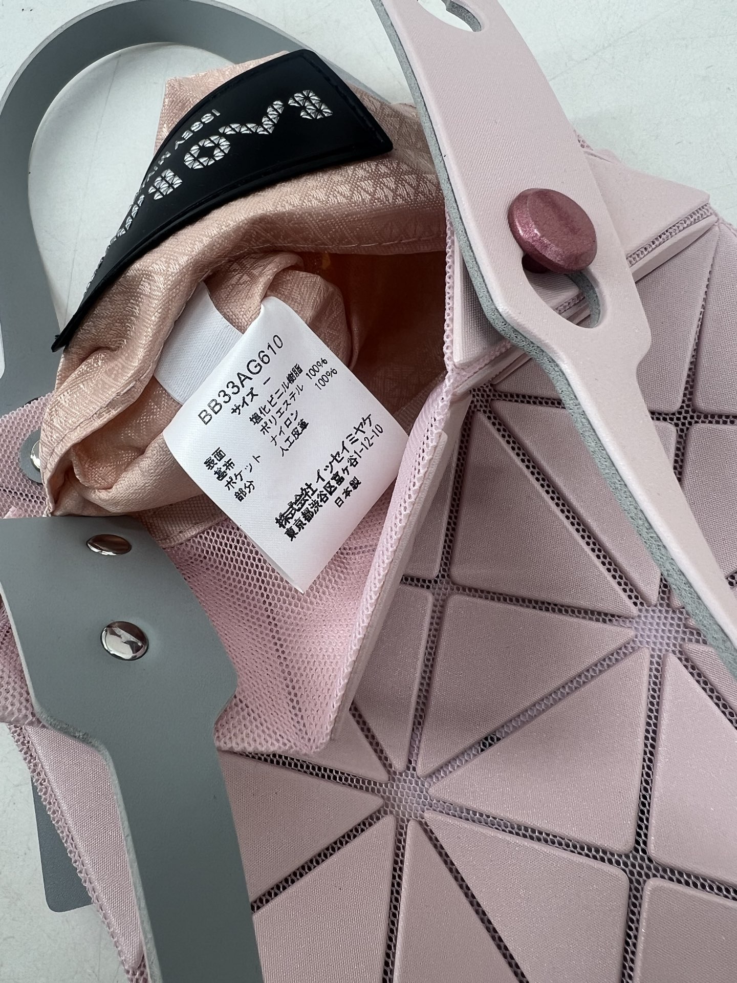 Issey Miyake ～三宅一生 3月新款彩色五金钻石方盒包大小号 新系列CARAT让人想起宝石的雕刻切割