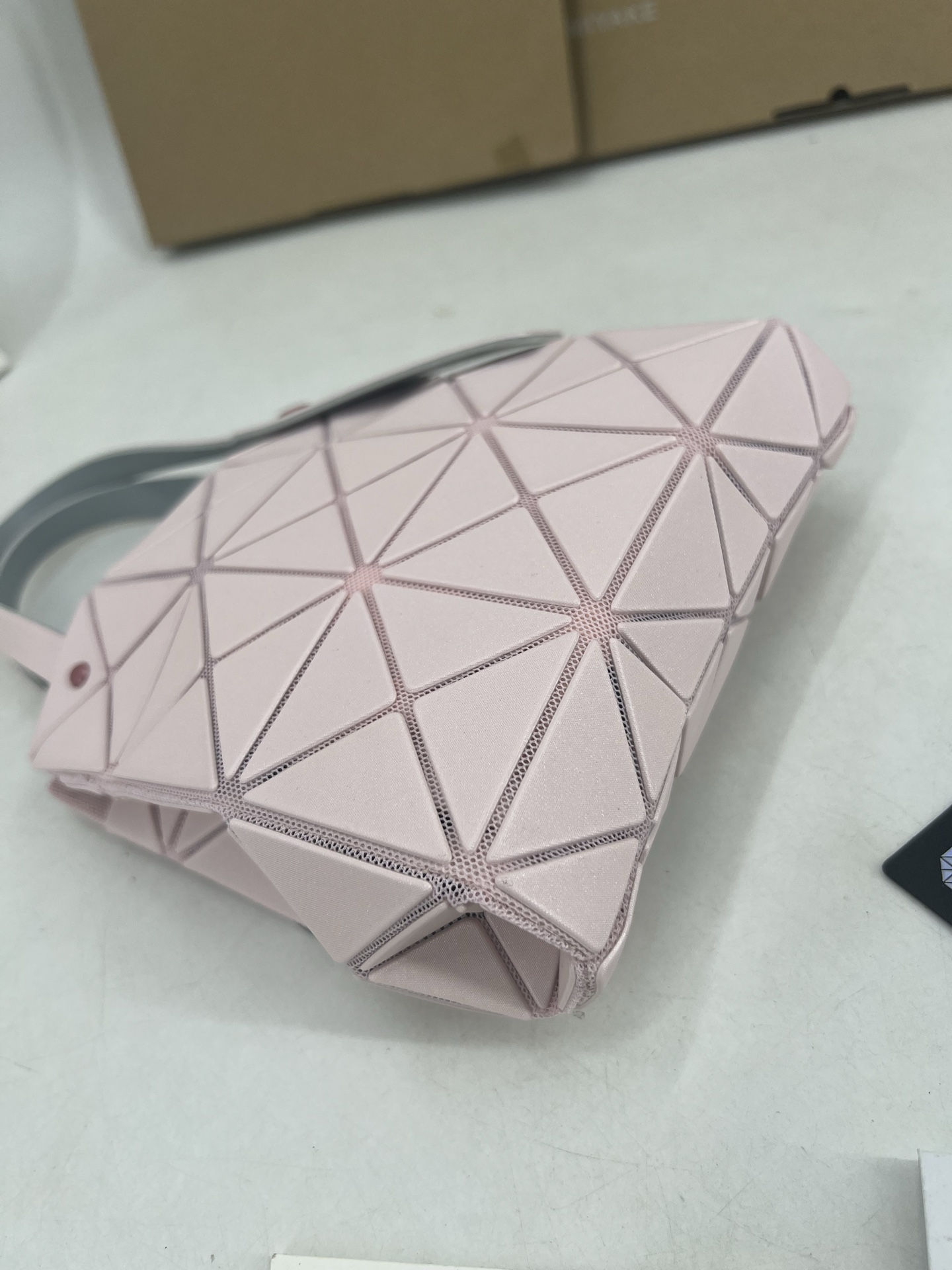 Issey Miyake ～三宅一生 3月新款彩色五金钻石方盒包大小号 新系列CARAT让人想起宝石的雕刻切割