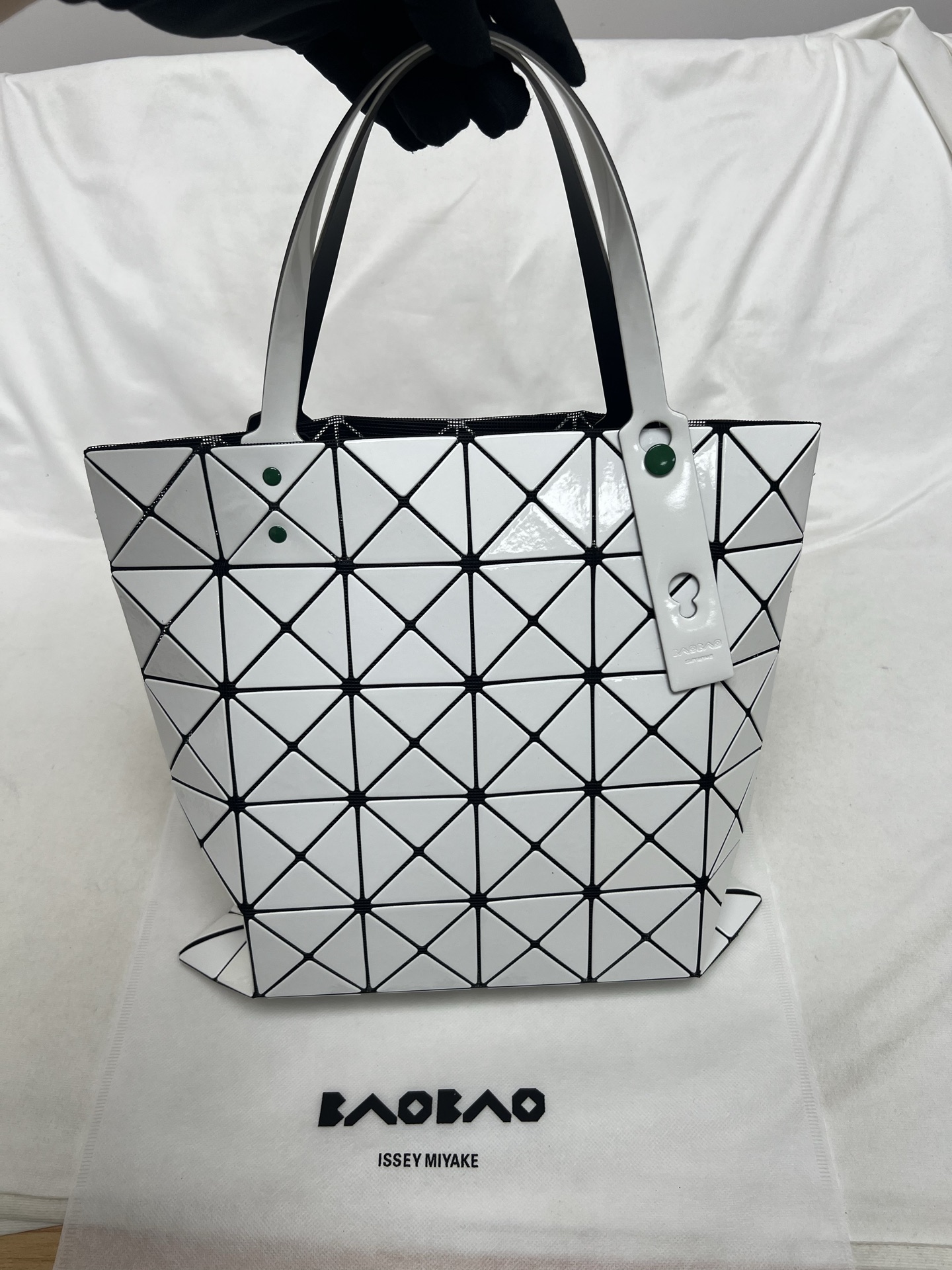 Issey Miyake ～三宅一生 3月新款6格水果系列 草莓 尺寸：34*34cm