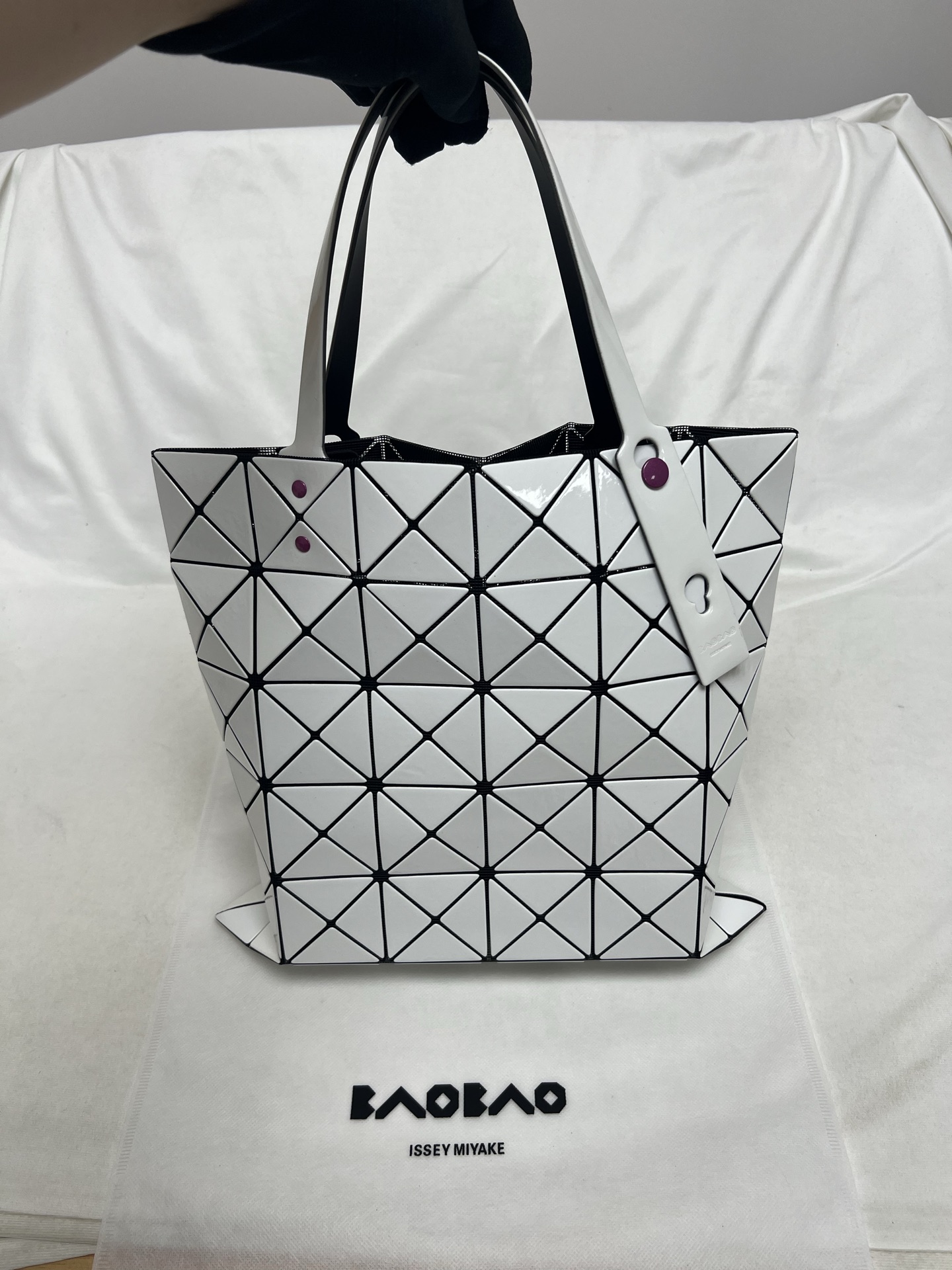 Issey Miyake ～三宅一生 3月新款6格水果系列 葡萄 尺寸：34*34cm