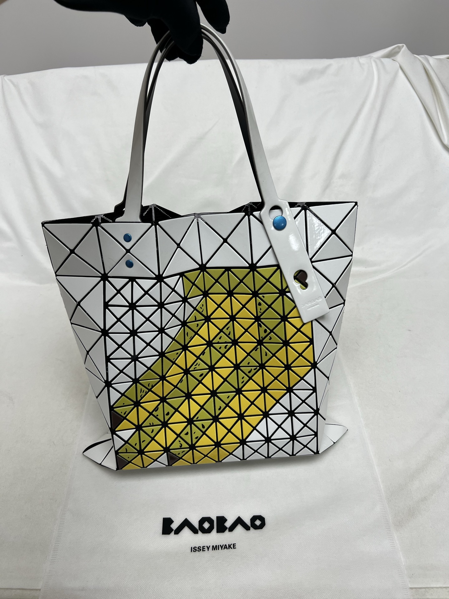 Issey Miyake ～三宅一生 3月新款6格水果系列 香蕉 尺寸：34*34cm