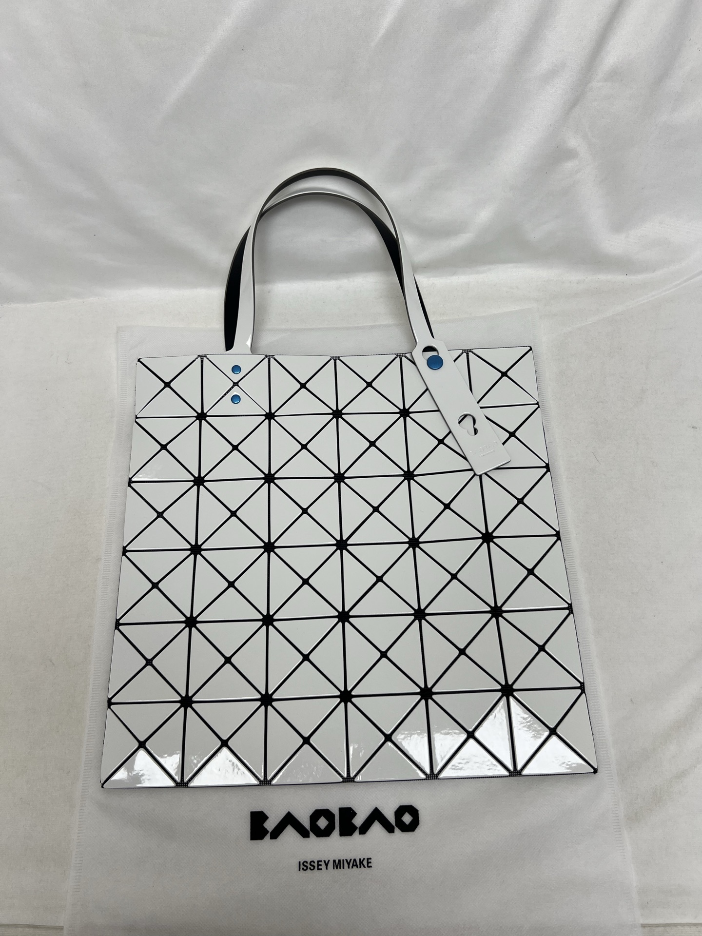 Issey Miyake ～三宅一生 3月新款6格水果系列 香蕉 尺寸：34*34cm