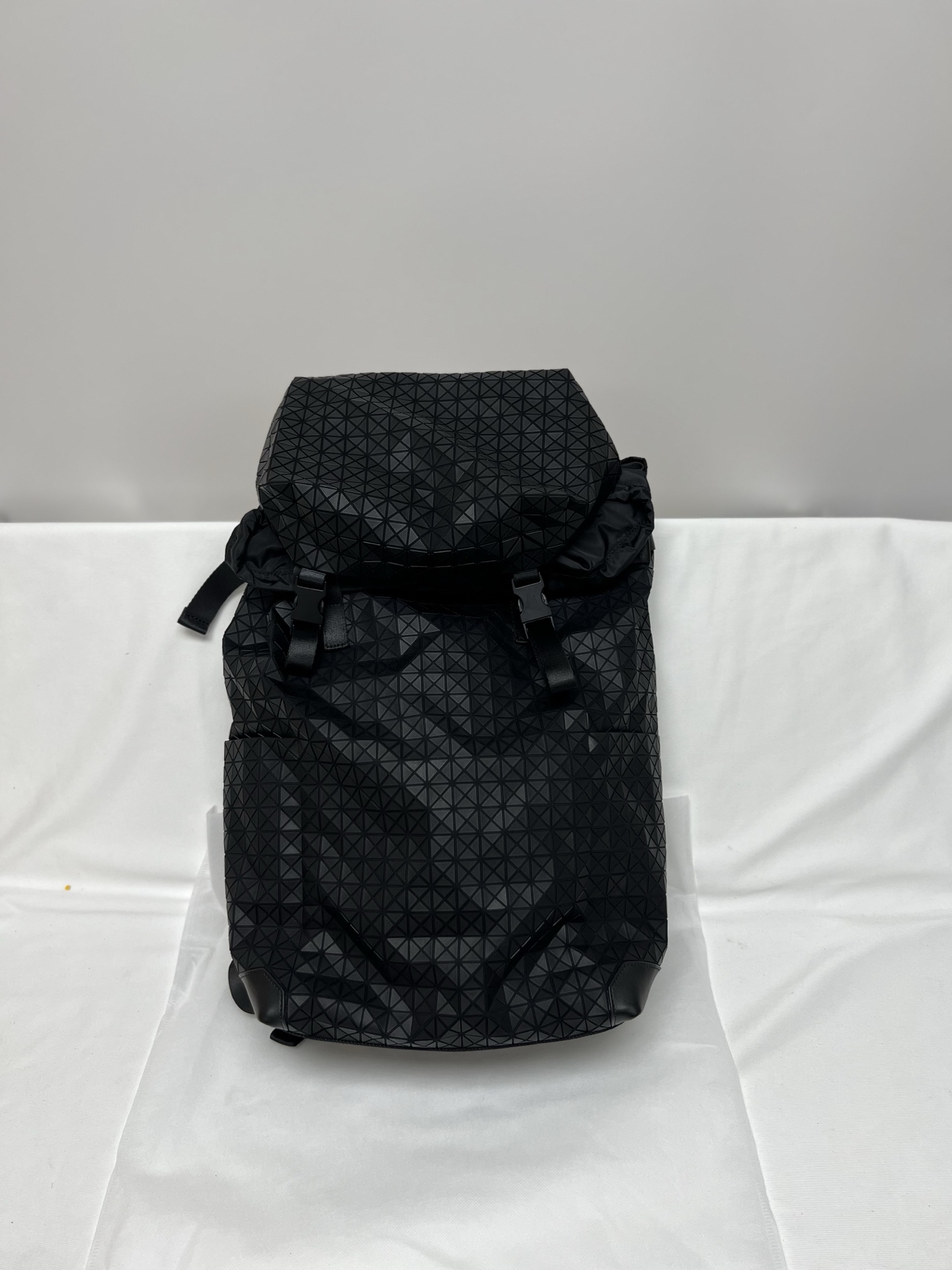 Issey Miyake ～三宅一生 新款硅胶登山包 黑色