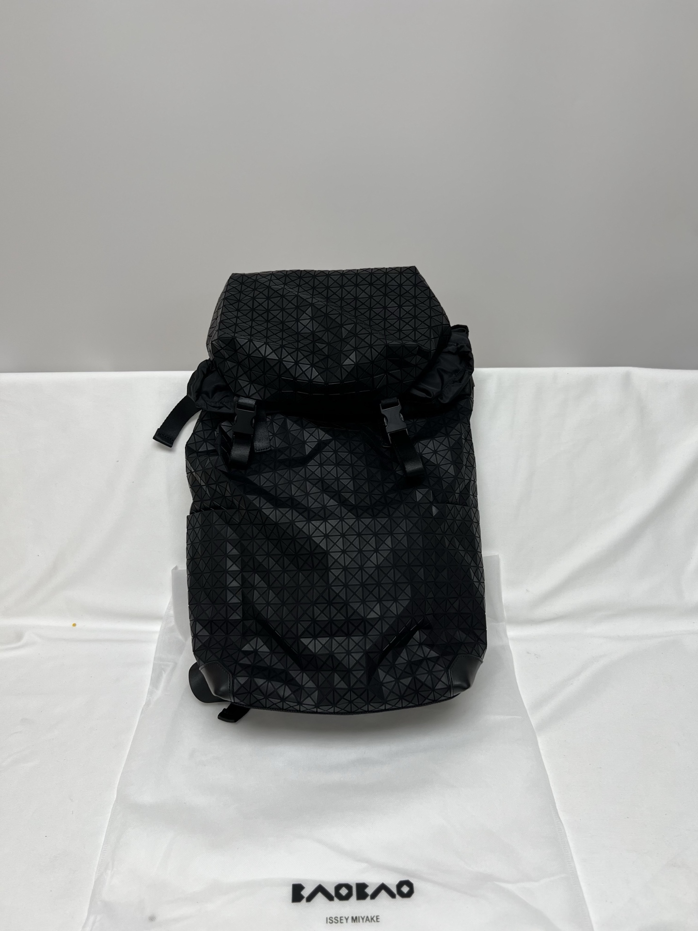 Issey Miyake ～三宅一生 新款硅胶登山包 黑色