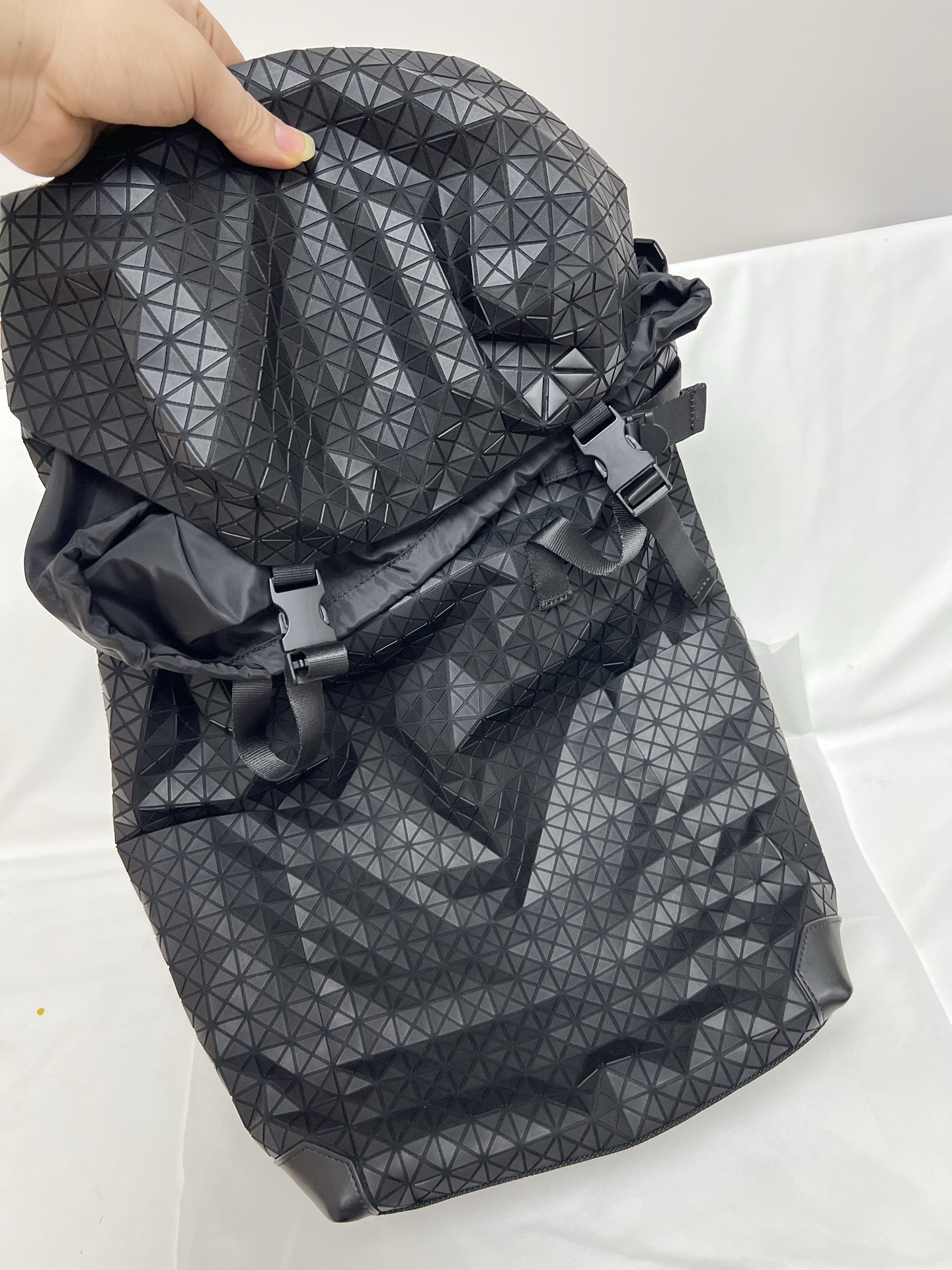 Issey Miyake ～三宅一生 新款硅胶登山包 黑色