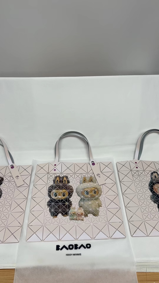 Issey Miyake 三宅一生labubu联名款6格 尺寸34*34cm