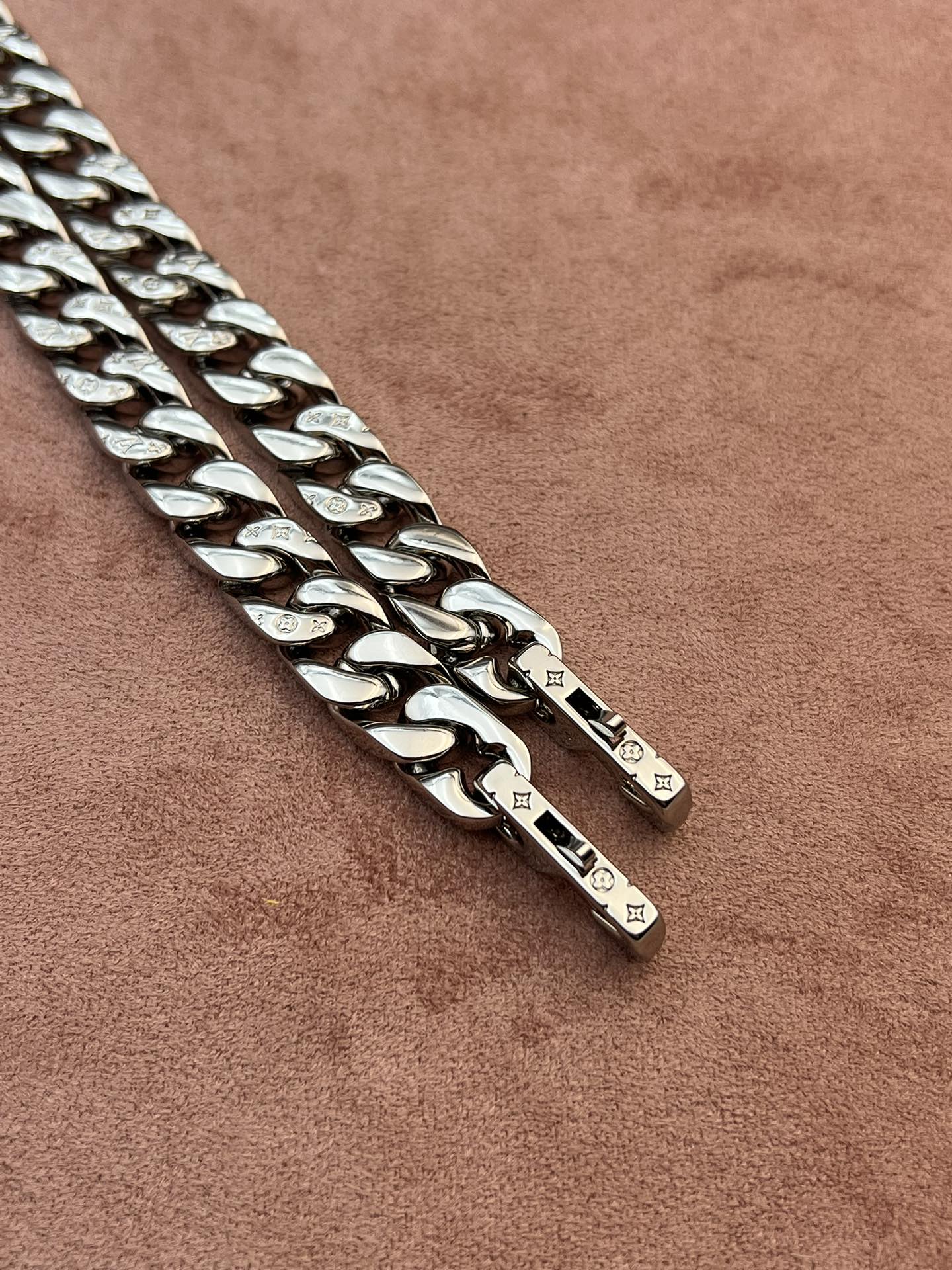 LV Cuban Chain Bracelet – Silver - Comprehensive 9