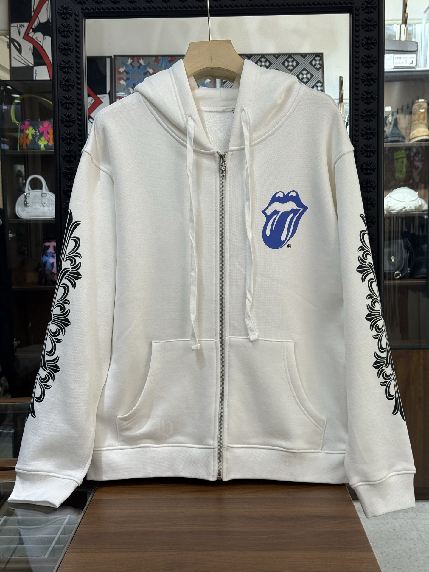 Sweatshirt