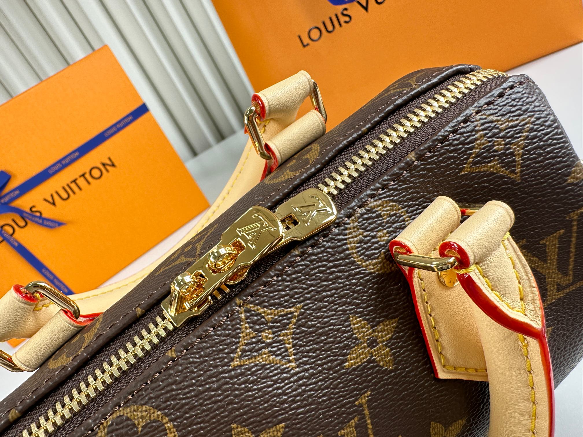 【163芯片版】特级原单
新版八代面料 原厂皮
SPEE