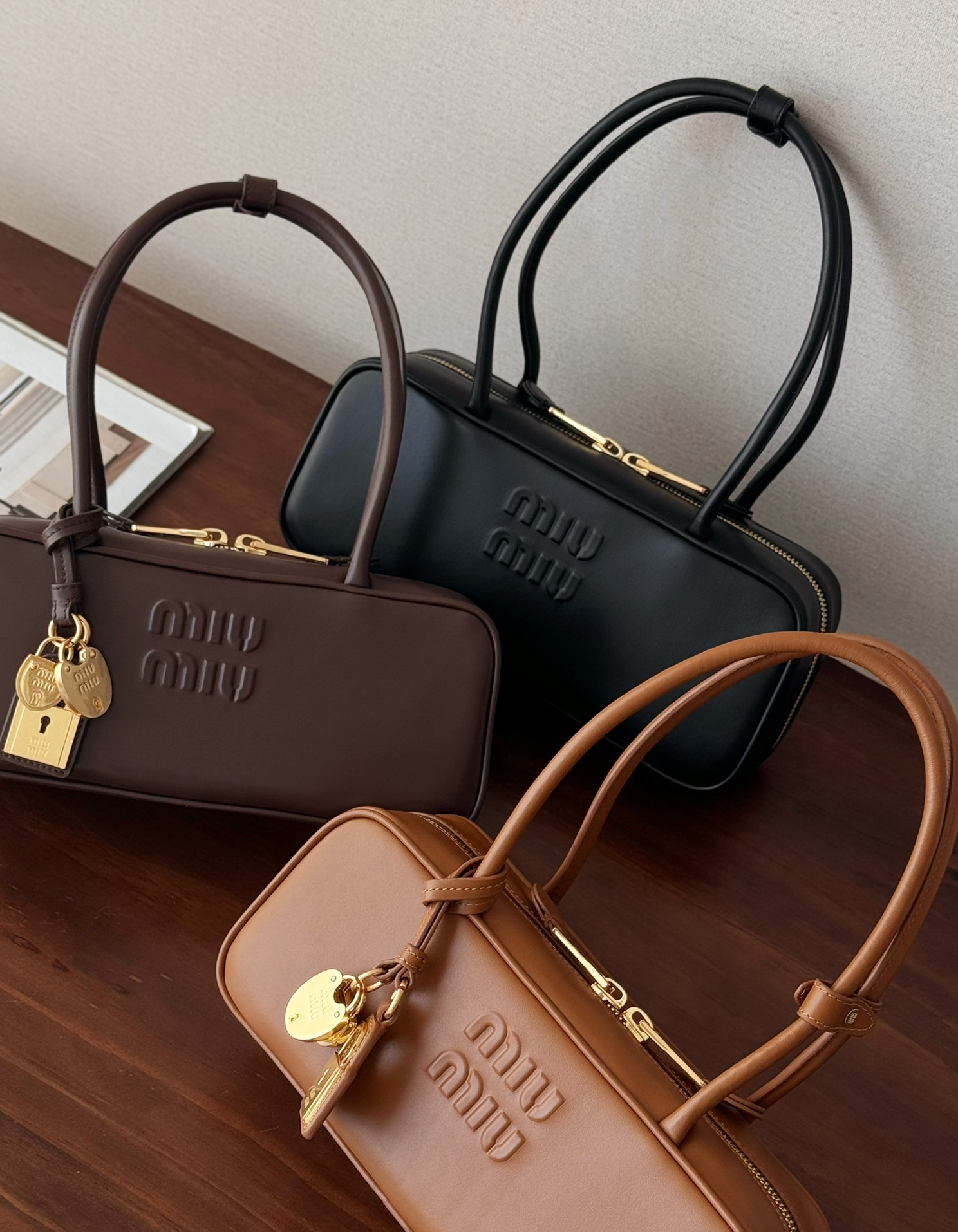 Miu Miu Miumiu 25SS horizontal long handle bowling bag! Bowling bags are really popular. They are both beautiful and practical. You have to love