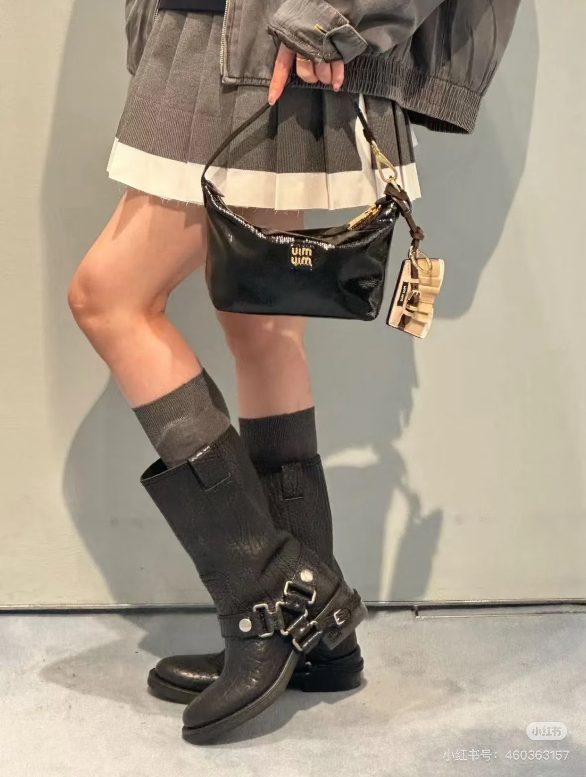 Miu Miu It looks great with shoulder straps and hanging accessories, and is very playable ~