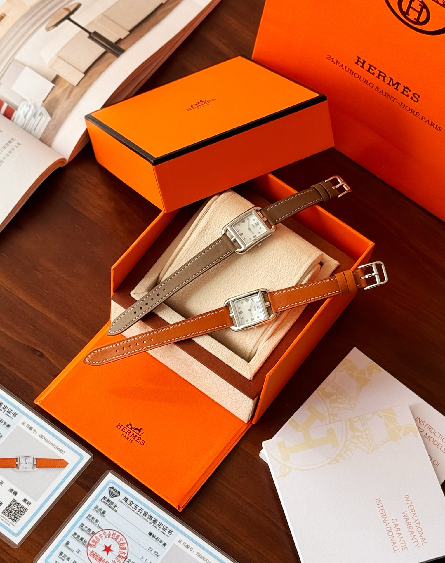 NO:391288,A small number of fine products!  HERMES Cae Cod series quartz watch, a pig nose watch that even horse breeders cannot avoid. Its fashionable and elegant shape is matched with real diamond scale, and you can actually understand the good things at a glance~ The rectangular pig nose case is embedded in the square dial. The case shape and dial font are inspired by the 'anchor chain' pattern, which is very special and full of personality. The white natural mother of pearl dial is inlaid with 8 1.0 real diamonds, which is very low-key and luxurious. H classic swift cowhide material, with delicate texture and flexible ~ Swiss ETA original quartz movement, the case is imported 316L stainless steel, anti-glare sapphire crystal mirror, and the bottom cover is hand-carved, polished and polished badge. The totem is very three-dimensional and artistic ~ a very exquisite watch, with the original box packaging, you can bring it to your own~  Sapphire mirror + natural fritillary disc + 1.0 real diamond + Swift leather strap, this configuration is not comparable to ordinary goods, know how to enter in seconds~ Color golden brown, elephant gray, watch diameter 23*23cm, hermes,stuart weitzman,cowhide19860909少量精品！HERMES Cae Cod 系列石英腕表,养马人都绕不开的猪鼻子腕表,时尚优雅的造型,搭配真钻刻度尽显奢华,好东西其实大家一看就懂～ 长方形猪鼻子表壳中嵌入正方形表盘,其表壳形状及表盘字体灵感汲取自“锚链”图案,非常特别,个性十足.白色天然珍珠贝母盘面镶8颗1.0真钻,低调奢华感十足,H经典swift牛皮材质,质感细腻、柔韧～ 瑞士ETA原装石英机芯,表壳采用进口316L精钢,防眩目蓝宝石水晶镜面,底盖手工雕刻、抛光打磨徽章,图腾非常立体、艺术感十足～非常精致的一款腕表,配原盒包装,送人自带皆可～ 蓝宝石镜面+天然贝母盘面+1.0真钻+Swift皮表带,这配置非普通货能比的哈,懂得秒入～ 颜色金棕、大象灰 表径23*23cm,,hermes,stuart weitzman,cowhide,Watch