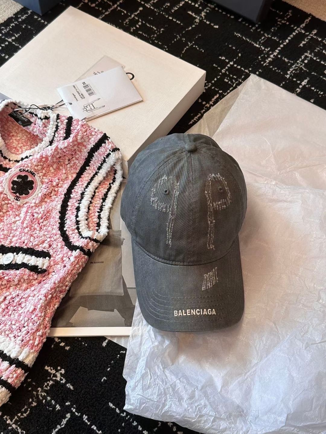 Especial Balenciag* 🤳 Gorra de béisbol desgastada y rota, estos colores no fallan a ciegas〰️ Visera alargada, ¡favorec…