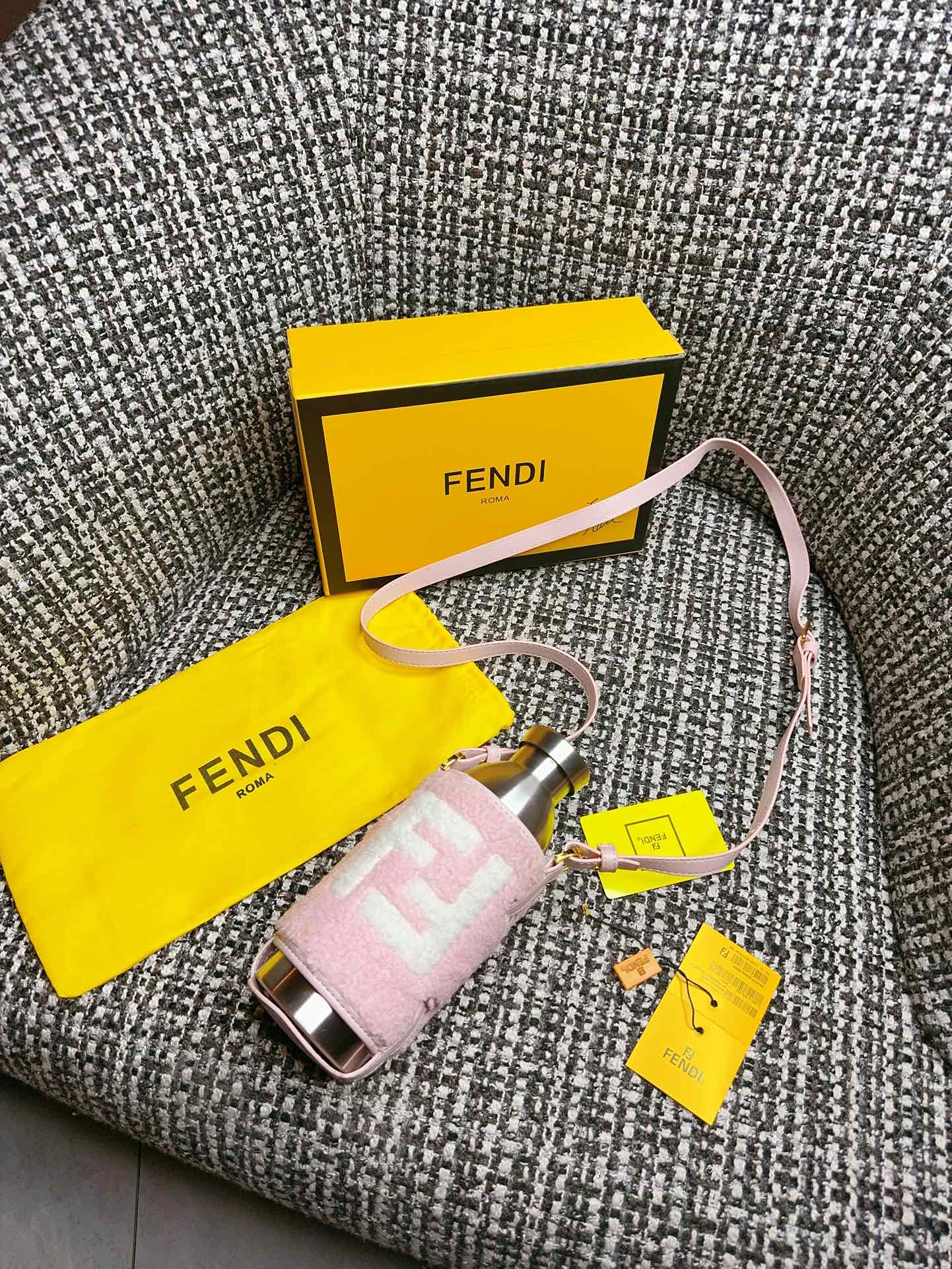 Fendi秀场保温杯,可可爱爱的毛绒外壳[手感超级无敌好~外壳做工非常精致,是上班白领族必备单品,非常有气场氛围 6