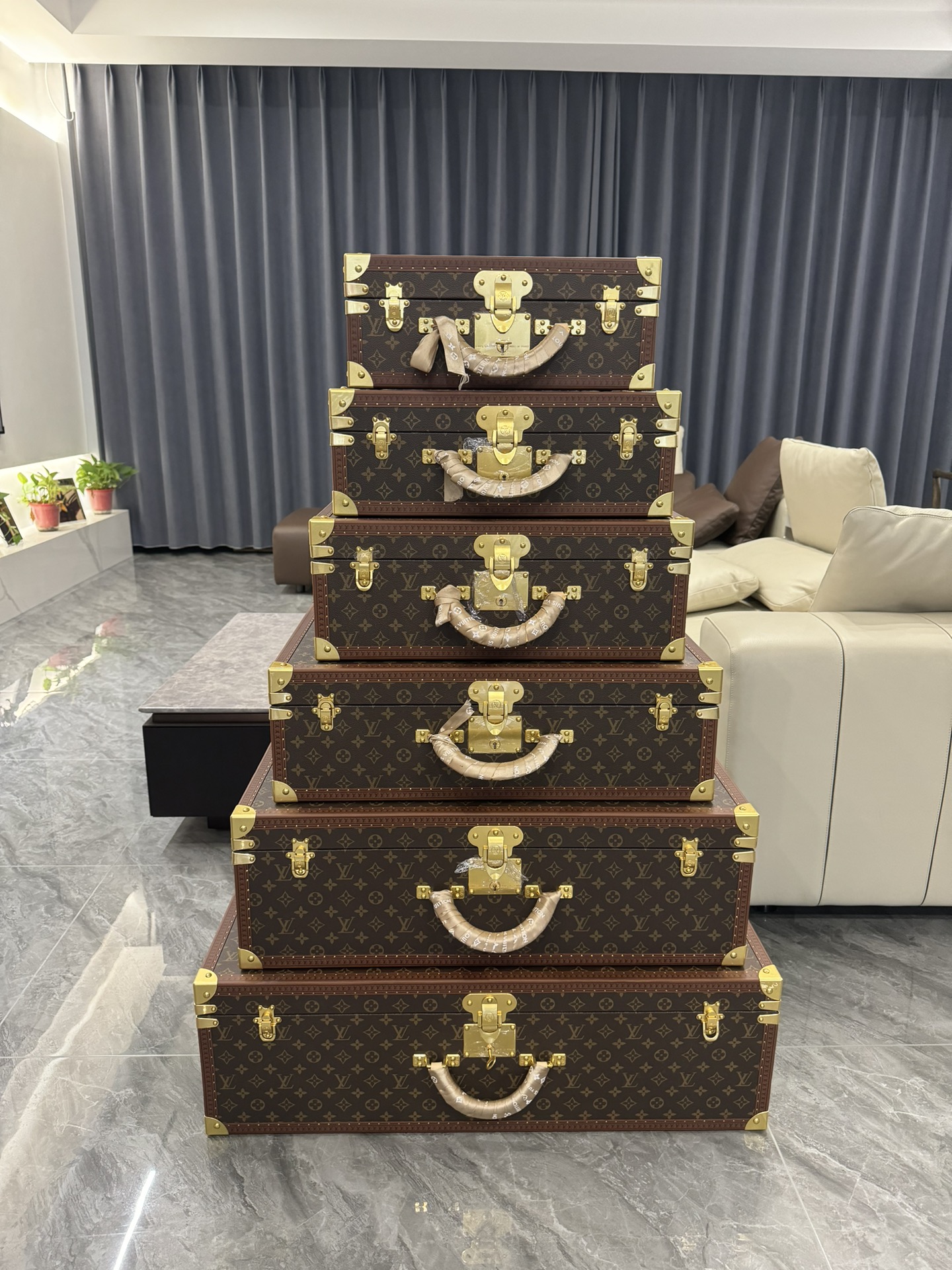 NO:270048,Louis Vuitton sees these hard boxes!  Goose Niang only has two words in her mind, 
