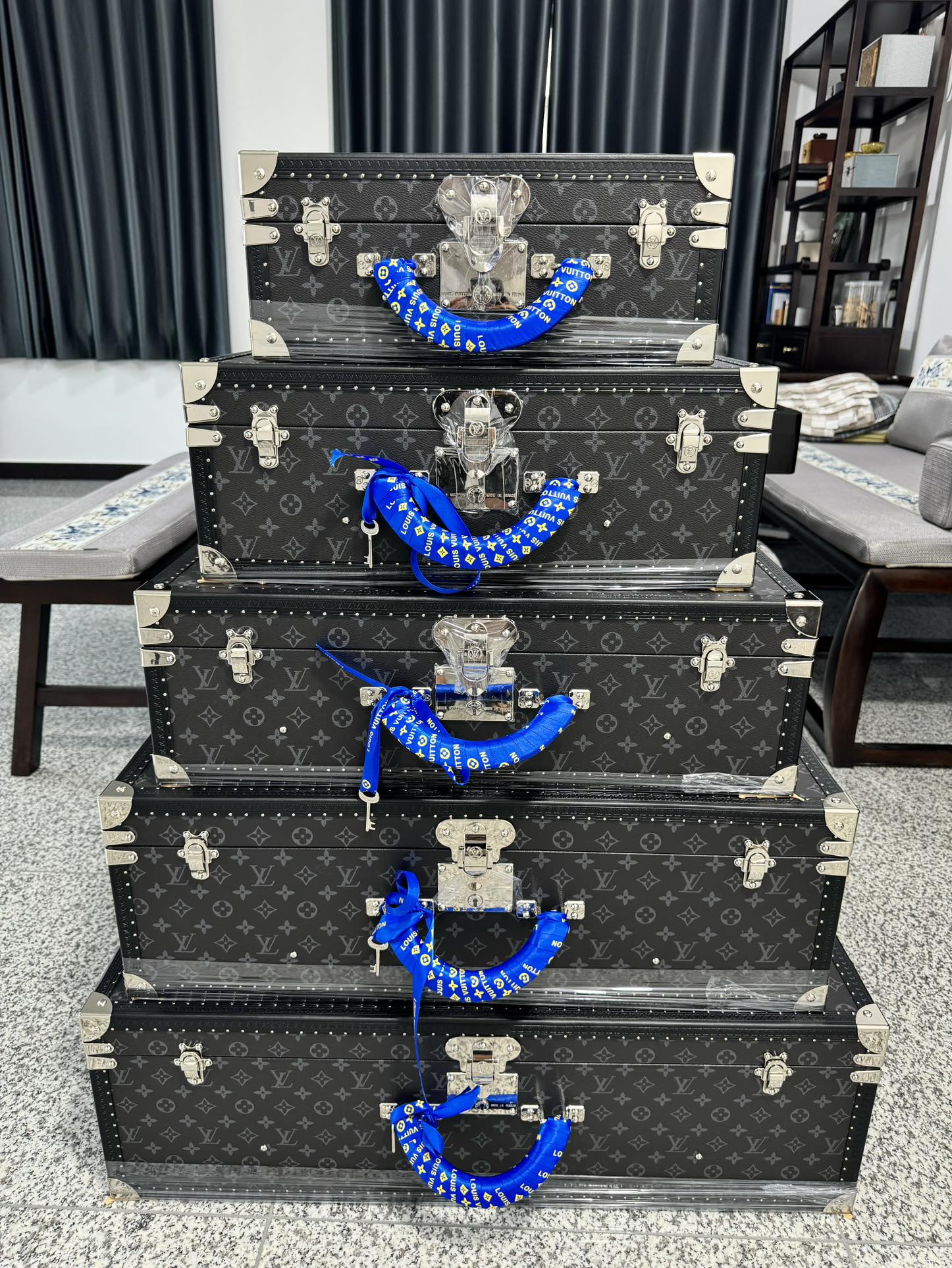 NO:270105,M4700ZX Tower Box Louis Vuitton sees these hard boxes!  Goose Niang only has two words in her mind, 