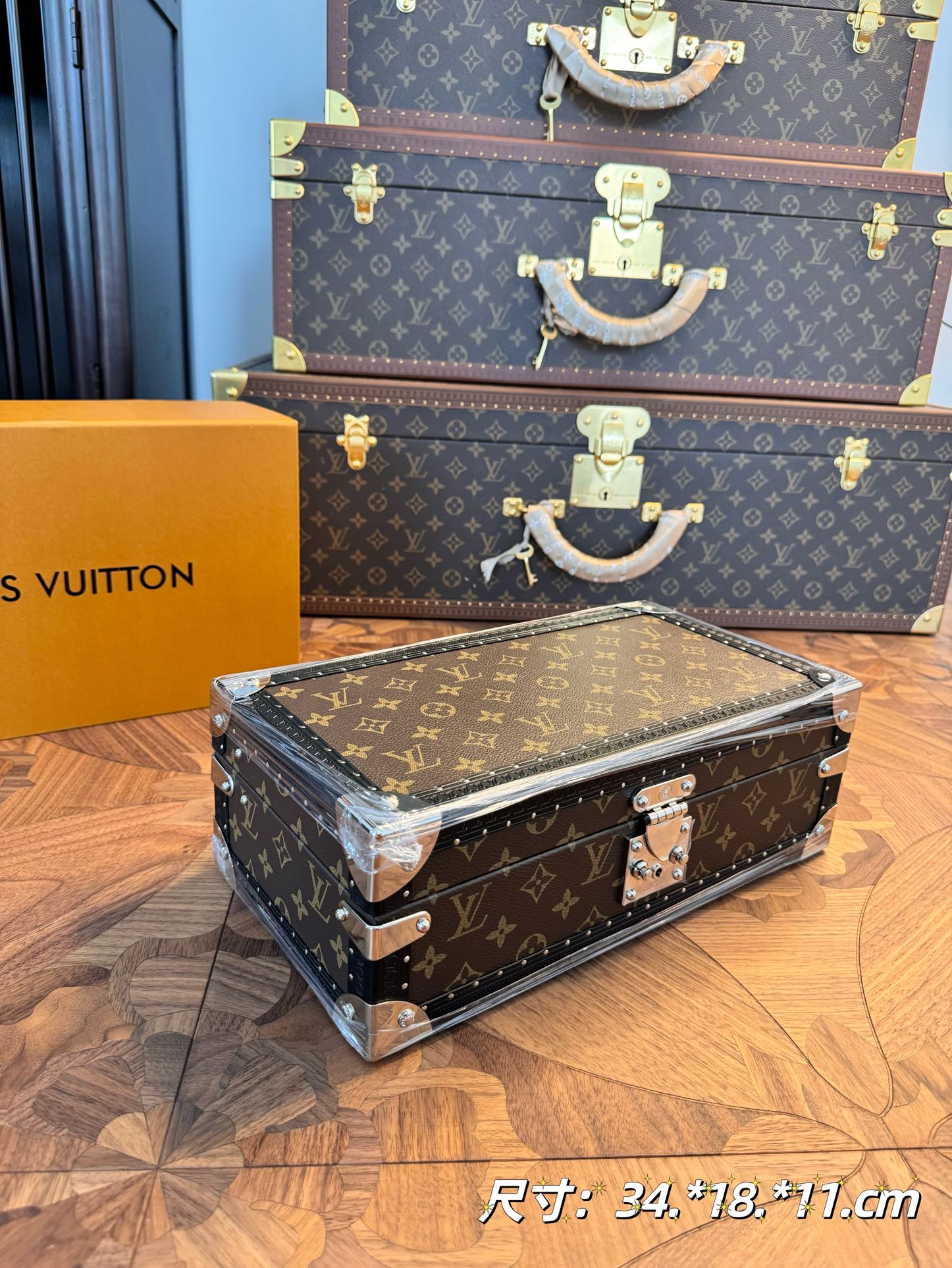 Louis Vuitton Monogram 8-Watch Case with Removable Compartment - Classic Design
