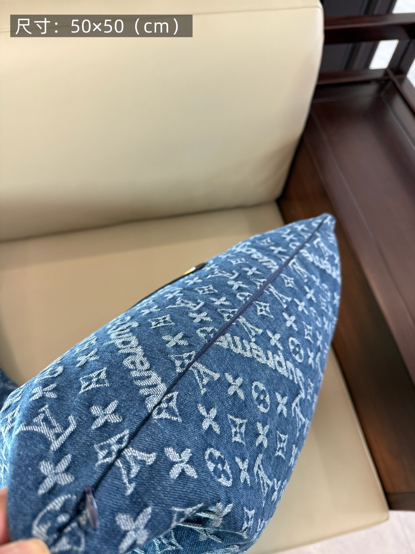 LV 路易威登 有腔调的复古新潮抱枕 7