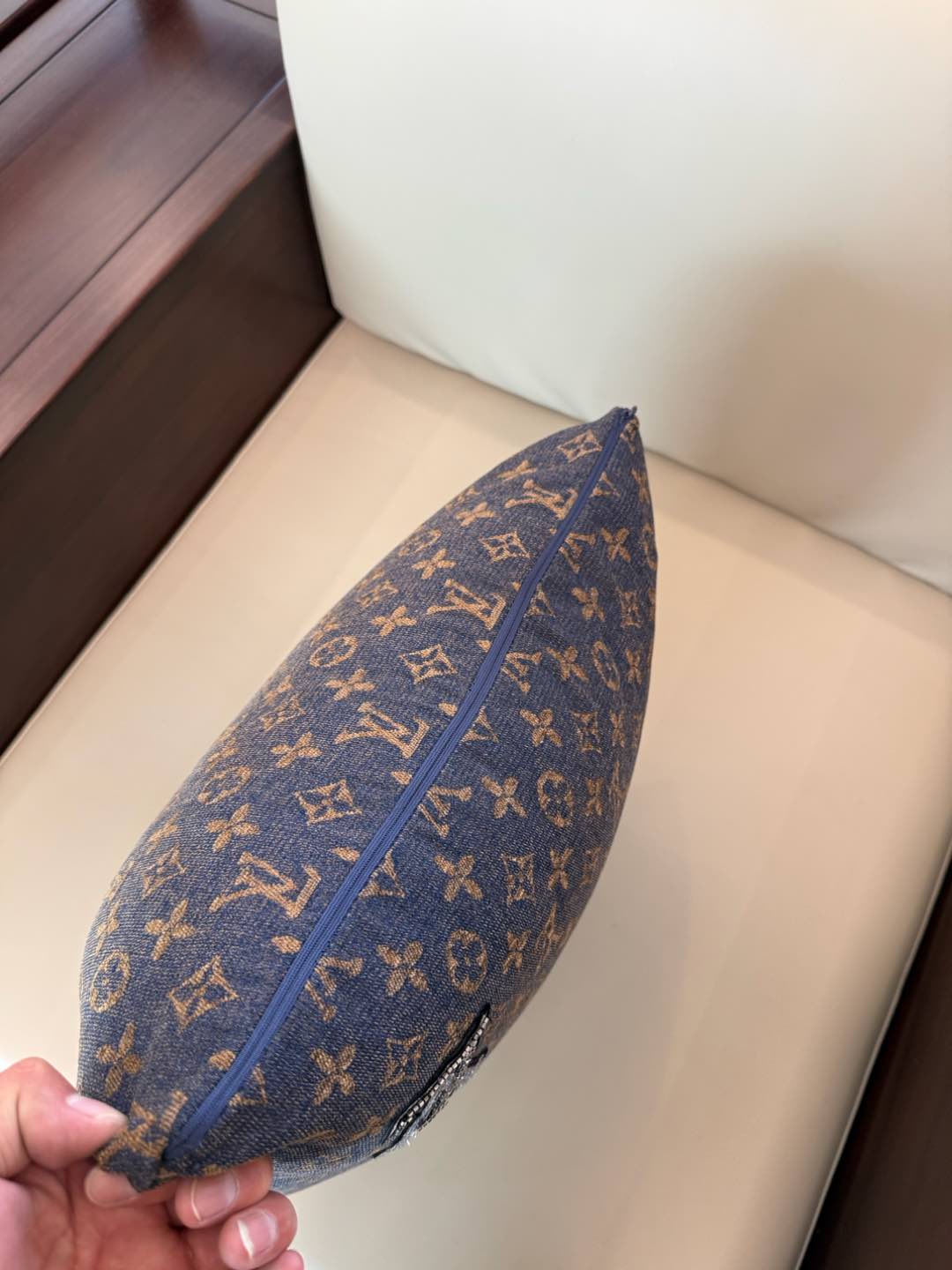 驴家经典提花抱枕 3