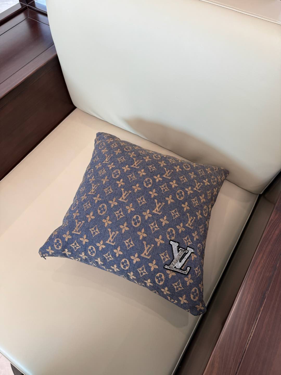 驴家经典提花抱枕 7