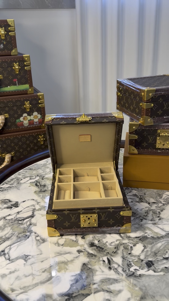 江诗丹顿 Vacheron Constantin 高定典藏名品高定成衣时装外套连衣裙衬衫T恤 #B5FE8EB5