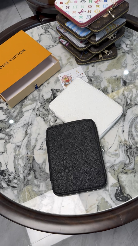Van Cleef & Arpels Haute Couture Haute Couture Ready-to-Wear Clothing