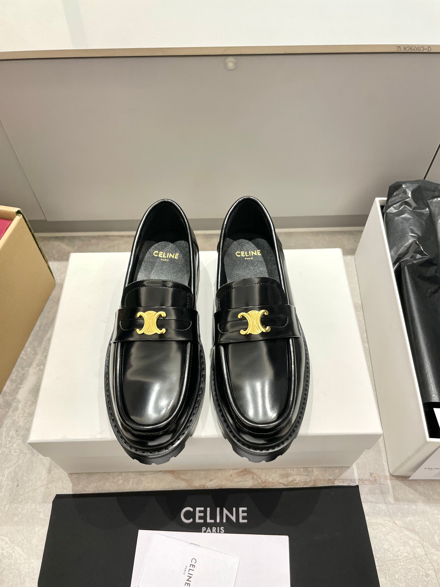 NO:261031,Celine's new Arc de Triomphe loafers, Arc de Triomphe hardware buckle design is very brand recognition upper imported beaded cowhide, digital laser logo, inner goatskin, very comfortable on the feet, 5-layer combination of outsole leather edge strip, heel height 3.5CM color black/burgundy size 35-40, fisherman's shoes, celine, celine, loafers, espadrilles, cowhide, sheepskin19860909Celine赛琳新款凯旋门乐福鞋、凯旋门五金扣设计极具品牌辨识度鞋面进口开边珠牛皮、数码激光logo、内里山羊皮、上脚非常舒适、5层组合大底真皮沿条、跟高3.5CM 颜色黑色/酒红 码数35-40,渔夫鞋,celine,celine,loafers,espadrilles,cowhide,sheepskin,Women's Shoes