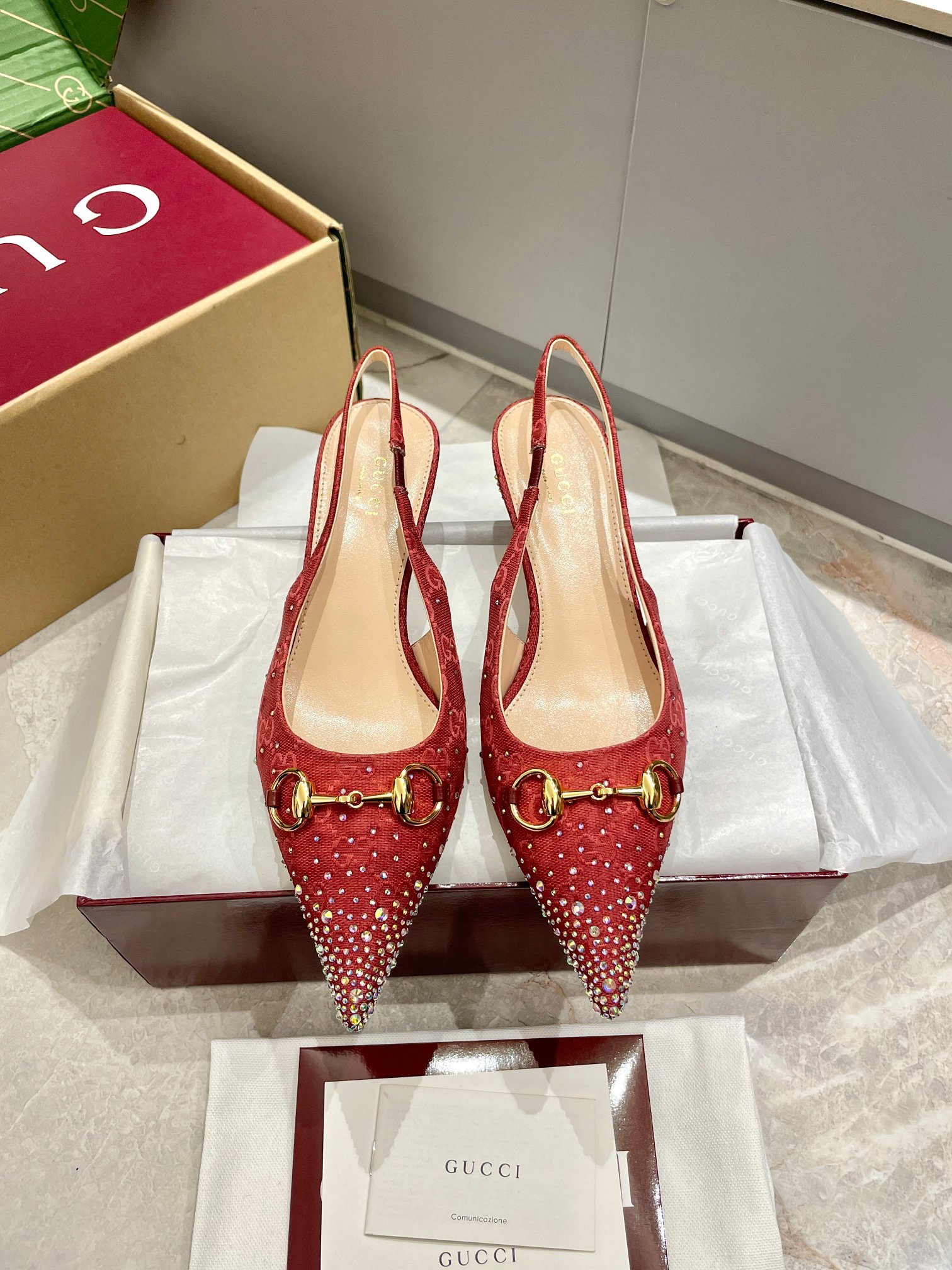 NO:224791,Buy Gucci 2025 Spring and Summer New Products Hand-drilled shallow-mouthed shoes, new luxury Malaysian buckles, diamond high heels, charming pointed toe, back empty original double G cloth high-quality texture stiletto heels, Mule shoes, original original single quality! Every detail has been carefully crafted, and can be compared with ZG, with the same quality!  Original custom imported silk satin inner lining / foot pad high-end custom sheepskin lining heel height 1cm, 4.5cm, 8.5cm large sole Italian leather bottom size 35-42. (40 41 custom made, no return and exchange) Full set of high-end original packaging!  Women's shoe series draws creative inspiration from the collection designs of the 1990s and early 21st century, carefully crafted with silk satin, with dazzling crystal details on the upper embellishment. The pointed toe design is unique, adding elegant and exquisite beauty to the overall gallery shape. Women's style ● Italian creation Encore red full set of high-end original packaging, sandals, gucci, sandals, high heels, sheepskin, real silk, silk fabric19860909批 Gucci 2025春夏季新品 手钻浅口鞋烫钻新款奢华马衔扣烫钻高跟鞋魅力尖头后空原版双G布高级质感细高跟慕勒鞋原汁原味原单品质!每个细节皆经过精心细致打造,可与ZG对比一,无二品质！ 面料原版定制进口真丝绸缎 内里／垫脚高端定制羊皮里 跟高1cm,4.5cm,8.5cm 大底意大利真皮底 尺码35-42.（40 41 定做,不退换） 全套原板高端包装！ 女士鞋履系列从20世纪90年代和21世纪初的典藏设计中汲取创作灵感,采用丝缎精心制作,鞋面缀饰闪耀夺目的水晶细节,尖头设计别具匠心,为整体廊形增添优雅精致美感 女款 ●意大利创作 安可拉红色全套高档原包装,凉鞋,gucci,sandals,high heels,sheepskin,real silk,silk fabric,Women's Shoes