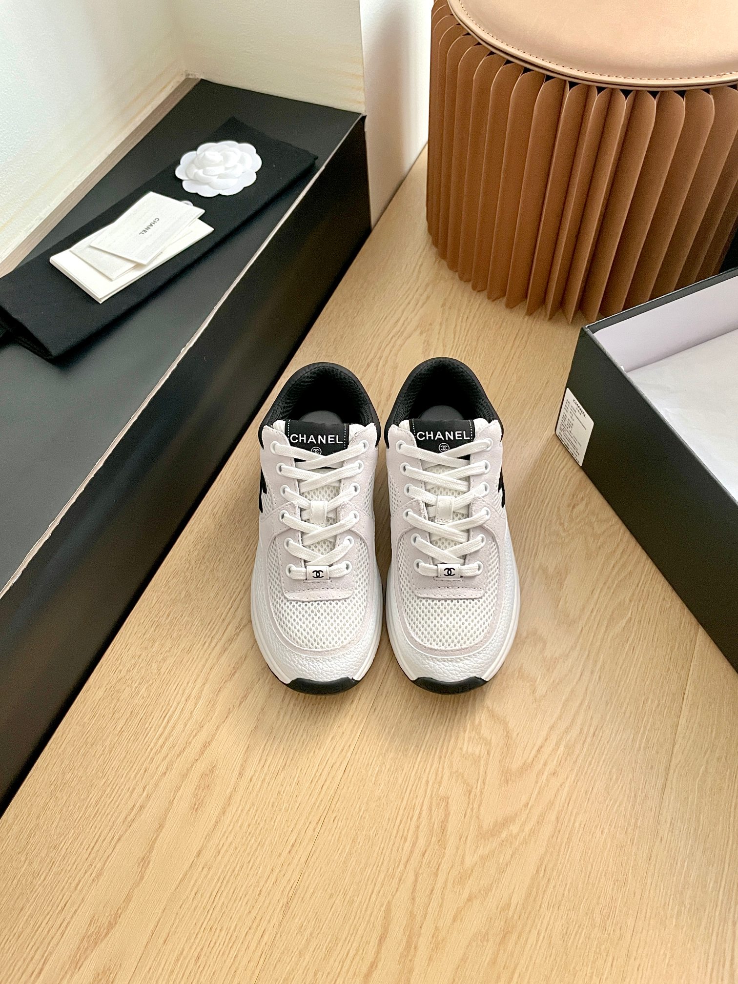 NO:706443,C's Xiaoxiang counter's top-notch casual sports shoes have a variety of electric embroidery styles on the uppers; fashionable and sporty; extraordinary incorporating a variety of color matching elements... The diversified mix and match is very good-looking and versatile, casual, fashionable, sports, and outdoor can be taken into account... Go material The upper is made of original imported fabric/high mercerized cow suede + electric embroidery technology + imported breathable mesh. The interior is made of original imported breathable mesh outsole material and original TPU combination outsole.  size35-40,casual shoes/sports shoes,chanel,sneakers19860909C家小香专柜顶级休闲款运动鞋鞋面多种工艺电绣的风格；时尚运动；不平凡的拥入了多种配色元素…… 多元化混搭非常好看百搭,休闲,时尚,运动,户外都能兼顾…… Go 材料 鞋面采用 原版进口面料/高丝光牛反绒+电绣工艺+进口透气网 内里采用 原版进口透气网 大底材料 原版TPU组合大底 size35-40,休闲鞋/运动鞋,chanel,sneakers,Women's Shoes