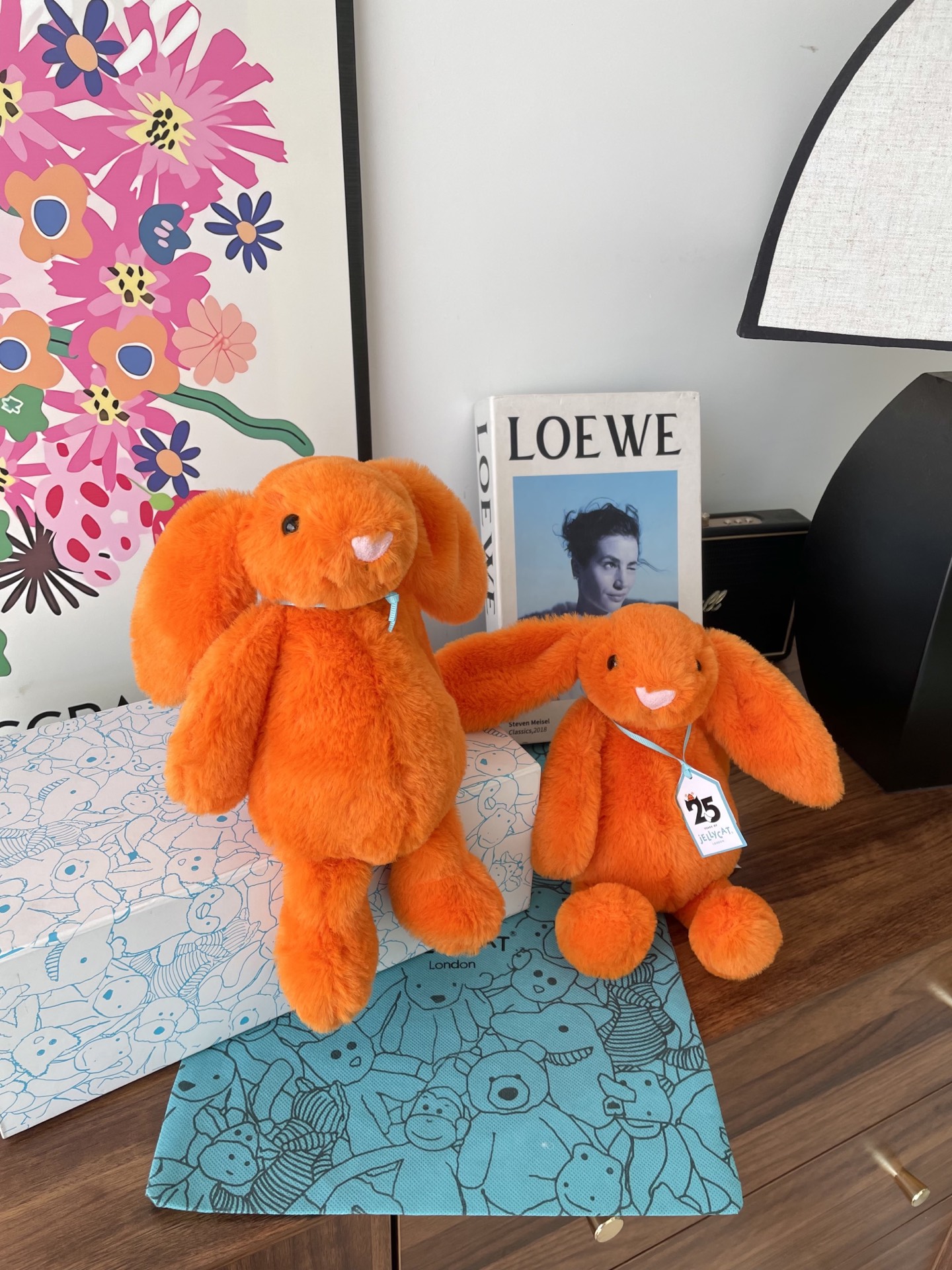 NO:809809,Who said dolls are just for children?  This Bonnie rabbit specializes in emo for adults!  , Jellycat doll trendy department store19860909谁说玩偶是小朋友的专利？这只邦尼兔,专治成年人的emo！,Jellycat公仔潮品百货,accessory