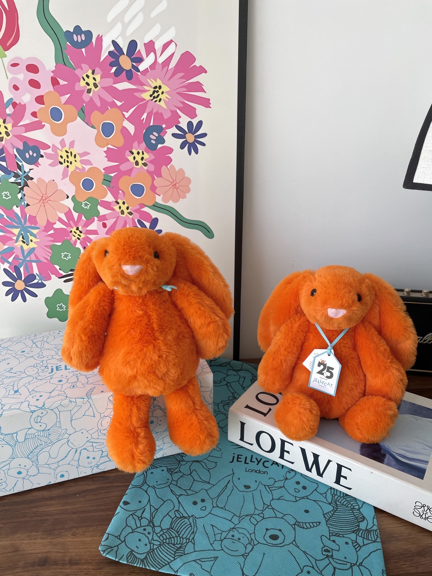 NO:809806,After working overtime until late at night, I hugged it when I got home...and suddenly I understood why some people said that 'plush toys are a sense of security for adults.' Jellycat Doll Fashion Department Store19860909加班到深夜,回家一把抱住它…突然就理解了为什么有人说‘毛绒玩具是成年人的安全感’.,Jellycat公仔潮品百货,accessory