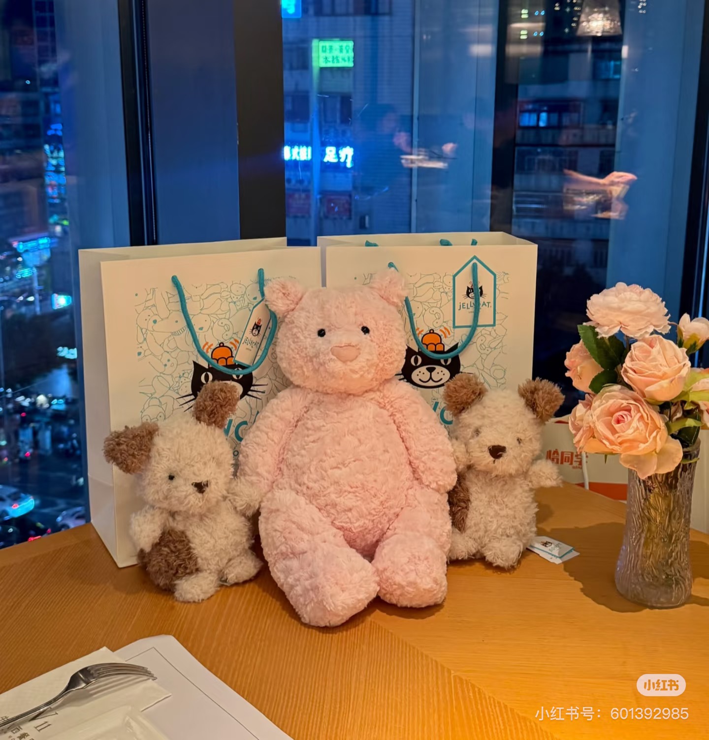 NO:810083,With pink color scheme, round eyes and chubby body, who can resist such a cute baby bear!  !  , Jellycat doll trendy department store19860909粉粉的配色圆圆的眼睛胖乎乎的身体,谁能拒绝这么可爱的熊宝宝！！,Jellycat公仔潮品百货,accessory