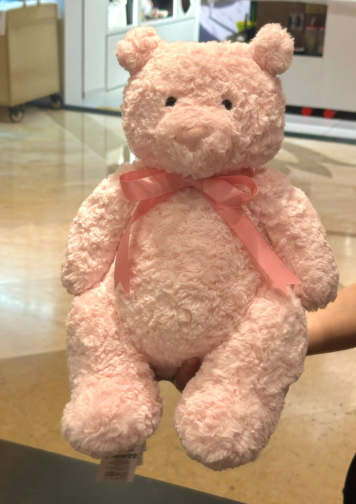 NO:810056,It's fluffy, comfortable and smooth on your hands, you really can't get enough of it!  If you feel that the fur is too long and covers your eyes, you can trim the surrounding fur yourself!  , Jellycat doll trendy department store19860909上手毛茸茸舒适光滑,真的摸不够！要是感觉毛毛太长遮住眼睛可以自己修剪一下周围的毛毛哈！,Jellycat公仔潮品百货,accessory