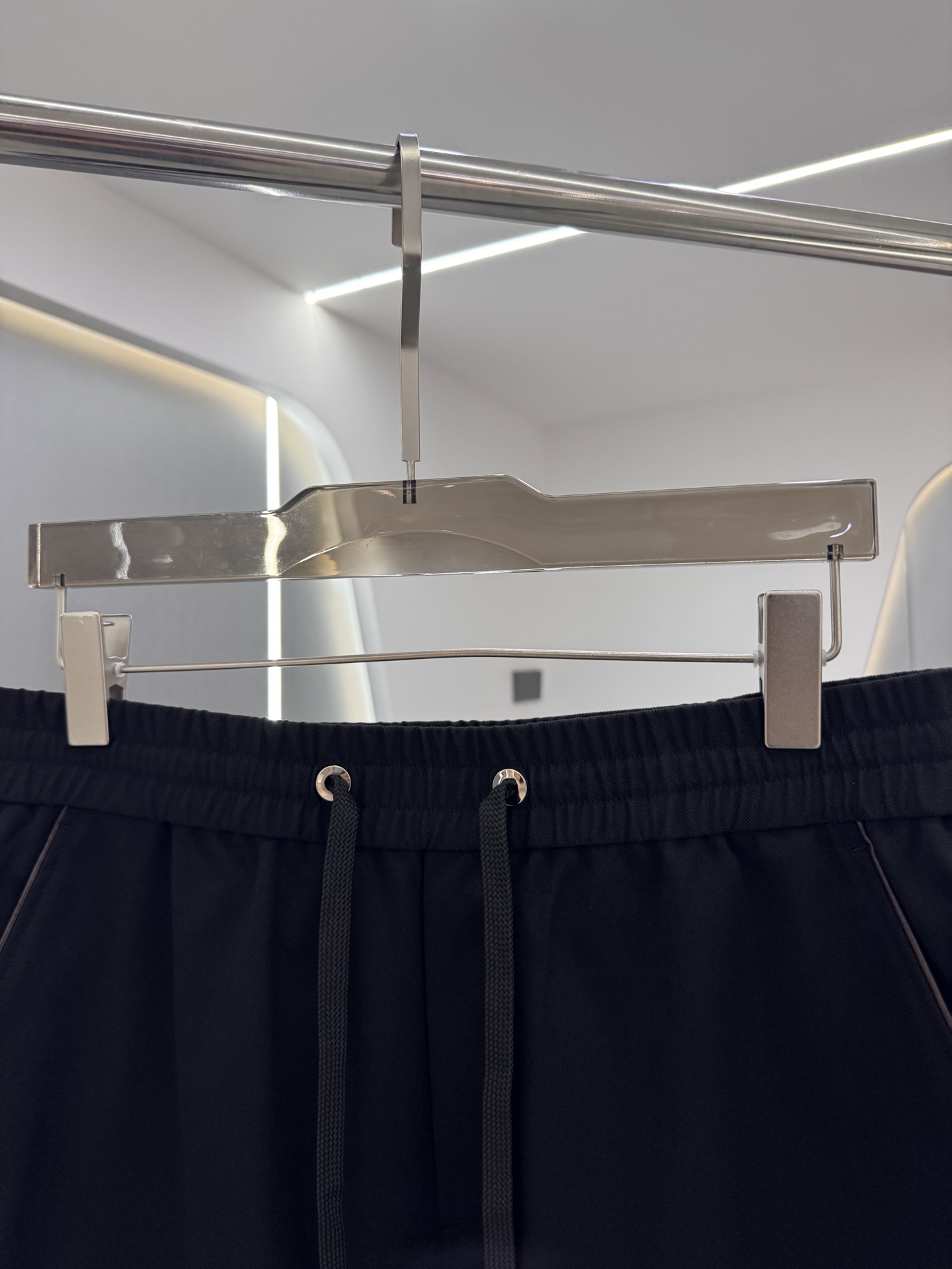 P270  
LP1995ss秋冬新品 男士精品休闲裤顶级面料休闲裤，最新款上身版型无敌正!绝对可以闭眼收的一款此款裤子非常百搭，弹力腰围,日常上班户外运动都可以穿着，是时尚休闲与户外运动的完美结合，所以无论您平时穿或者户外穿都是您的最佳选择。极致舒适和快速排汗是备受青睐的重点，提升穿着舒适度，适合有氧运动和越野跑条件下穿着，此款是一件适用范围极其广泛的跑步休闲裤，让你在夏天自然可以保持对运动热爱，也可以在休闲生活中穿着

尺码：M-XXXL