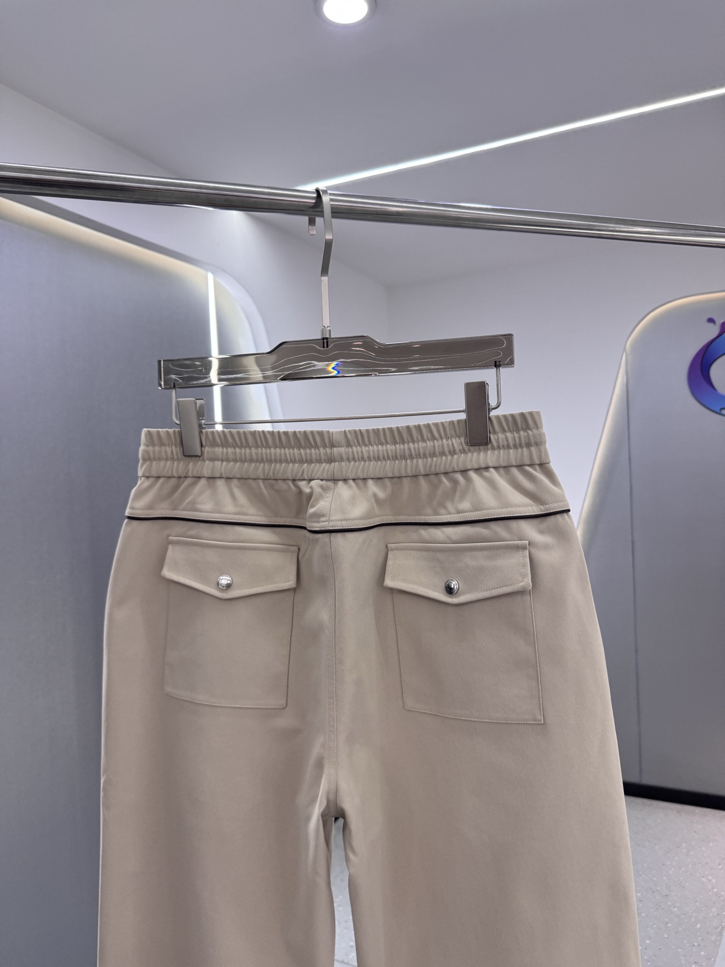 P270  
LP1995ss秋冬新品 男士精品休闲裤顶级面料休闲裤，最新款上身版型无敌正!绝对可以闭眼收的一款此款裤子非常百搭，弹力腰围,日常上班户外运动都可以穿着，是时尚休闲与户外运动的完美结合，所以无论您平时穿或者户外穿都是您的最佳选择。极致舒适和快速排汗是备受青睐的重点，提升穿着舒适度，适合有氧运动和越野跑条件下穿着，此款是一件适用范围极其广泛的跑步休闲裤，让你在夏天自然可以保持对运动热爱，也可以在休闲生活中穿着

尺码：M-XXXL