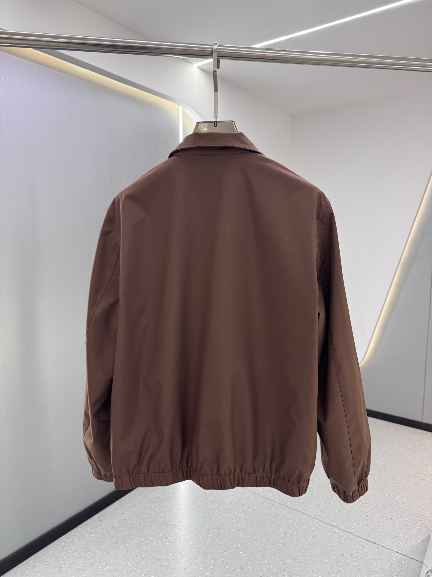 lP🆕新款飞行员夹克，这款面料采用Storm System处理的WindBelt三层抗皱弹力微纤维制成，