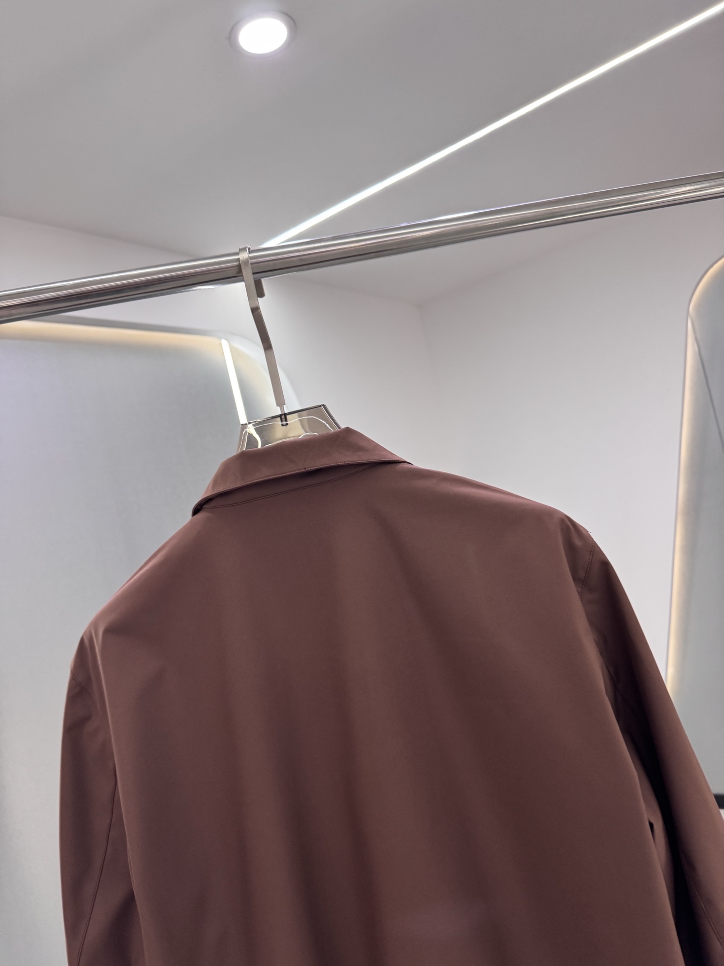 lP🆕新款飞行员夹克，这款面料采用Storm System处理的WindBelt三层抗皱弹力微纤维制成，