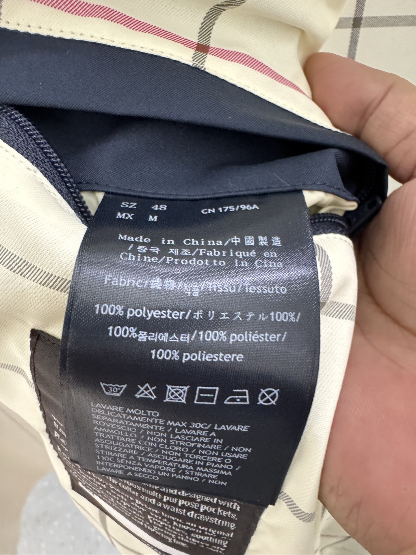 lP🆕新款飞行员夹克，这款面料采用Storm System处理的WindBelt三层抗皱弹力微纤维制成，